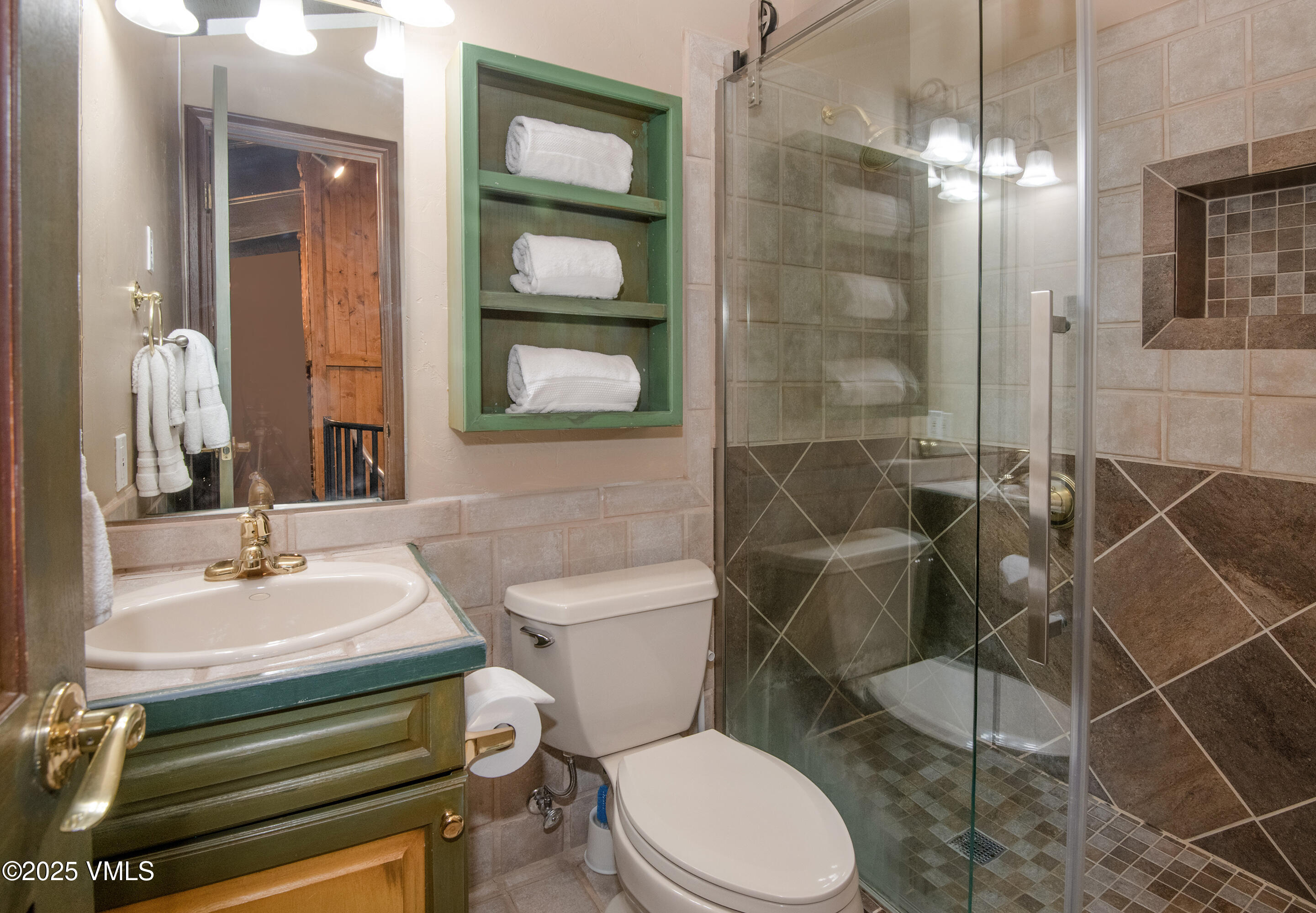 225 Wall Street, 303