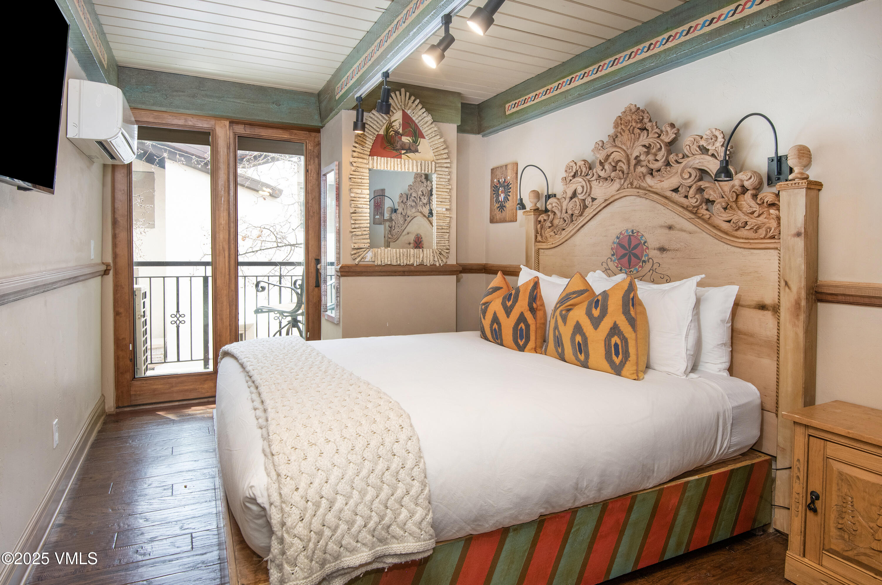 225 Wall Street, 303