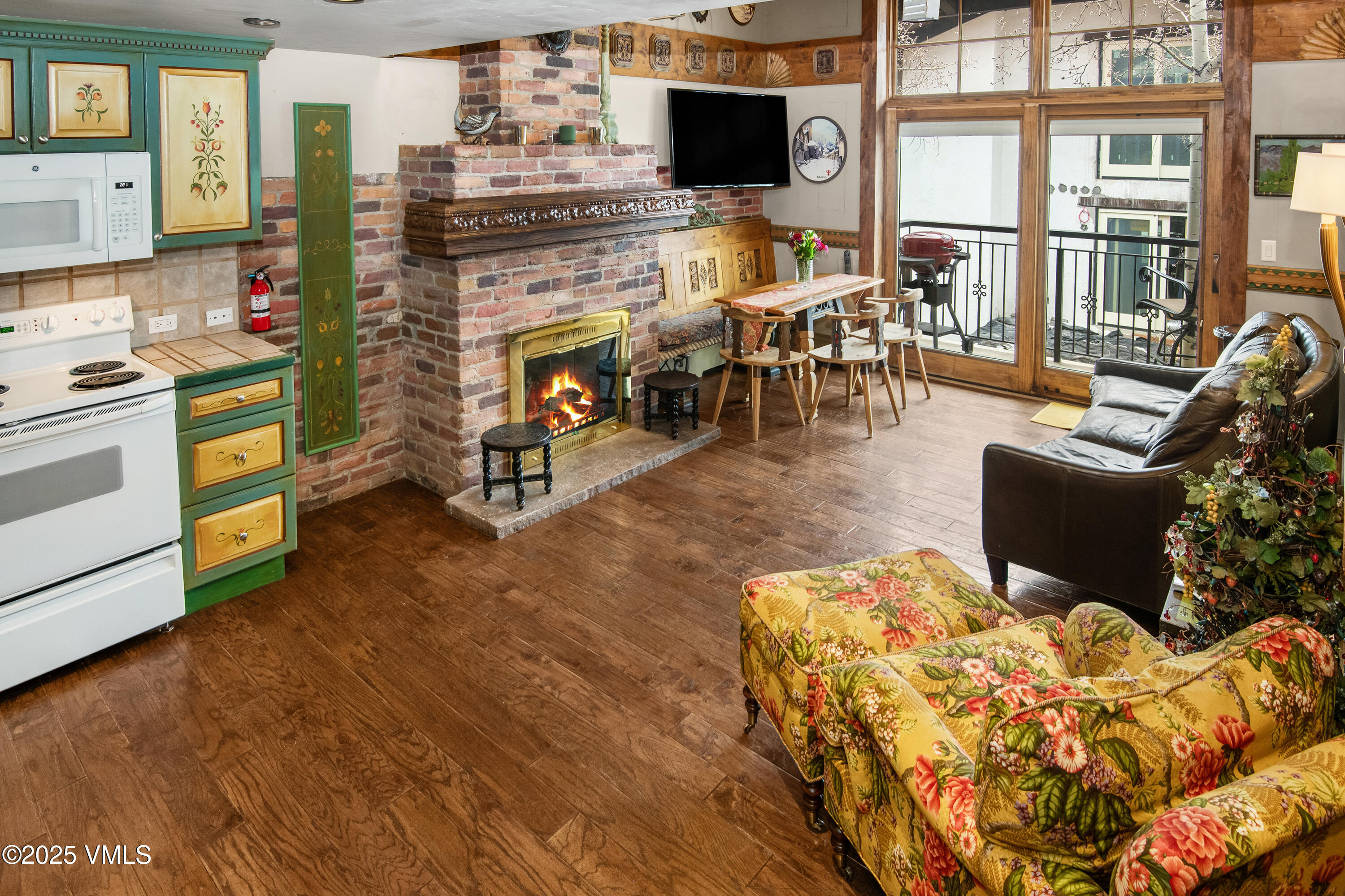 225 Wall Street, 303