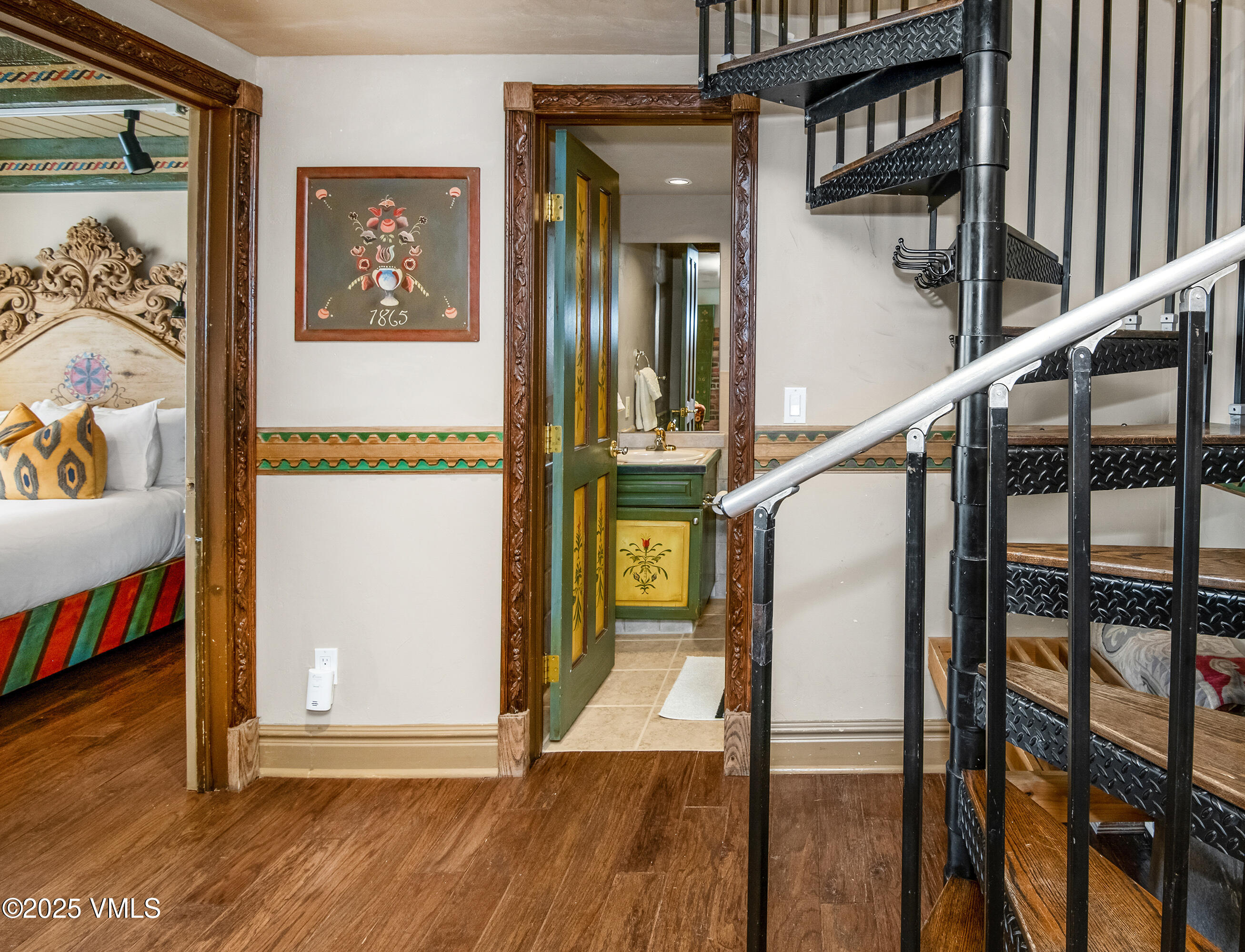 225 Wall Street, 303