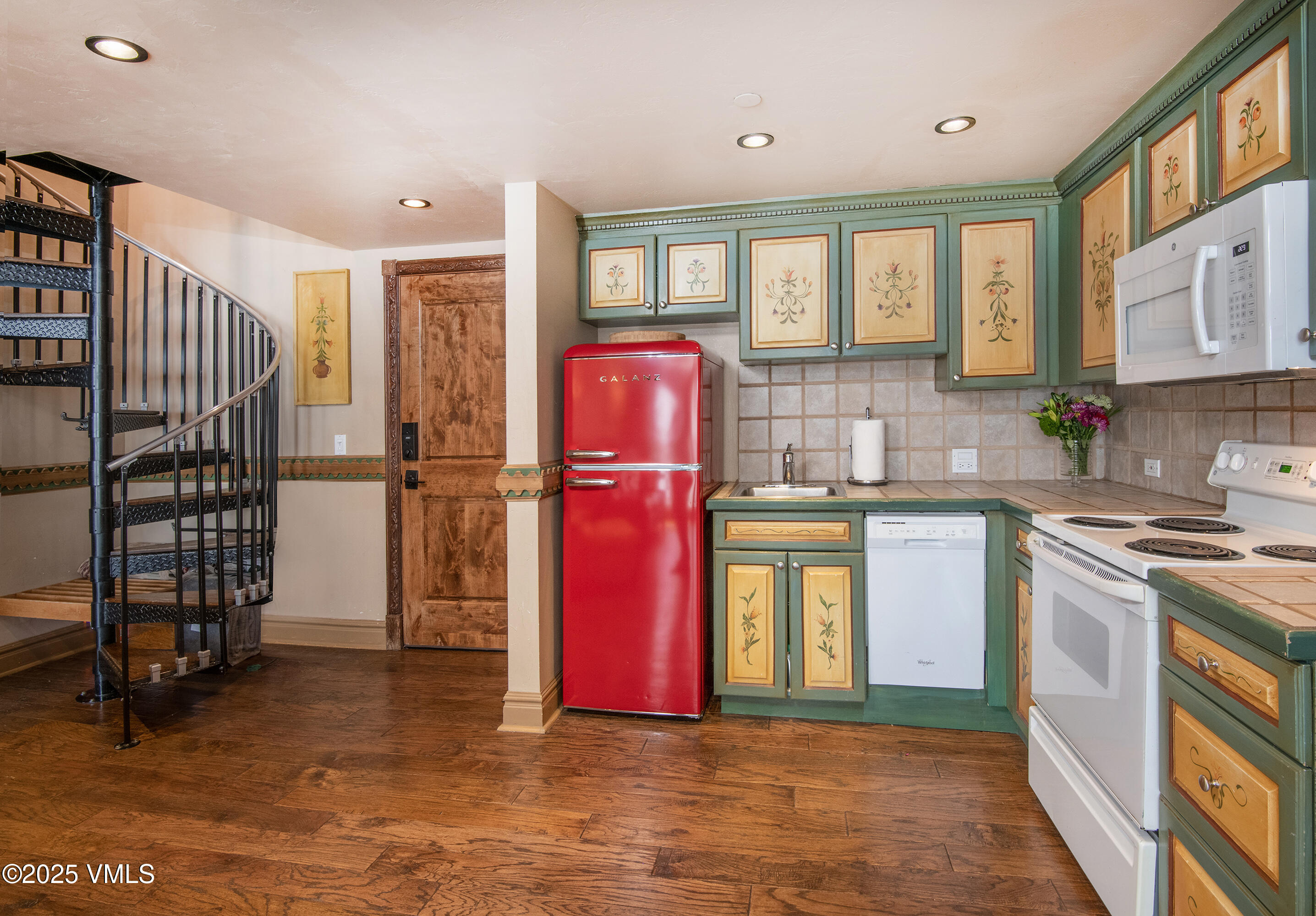 225 Wall Street, 303