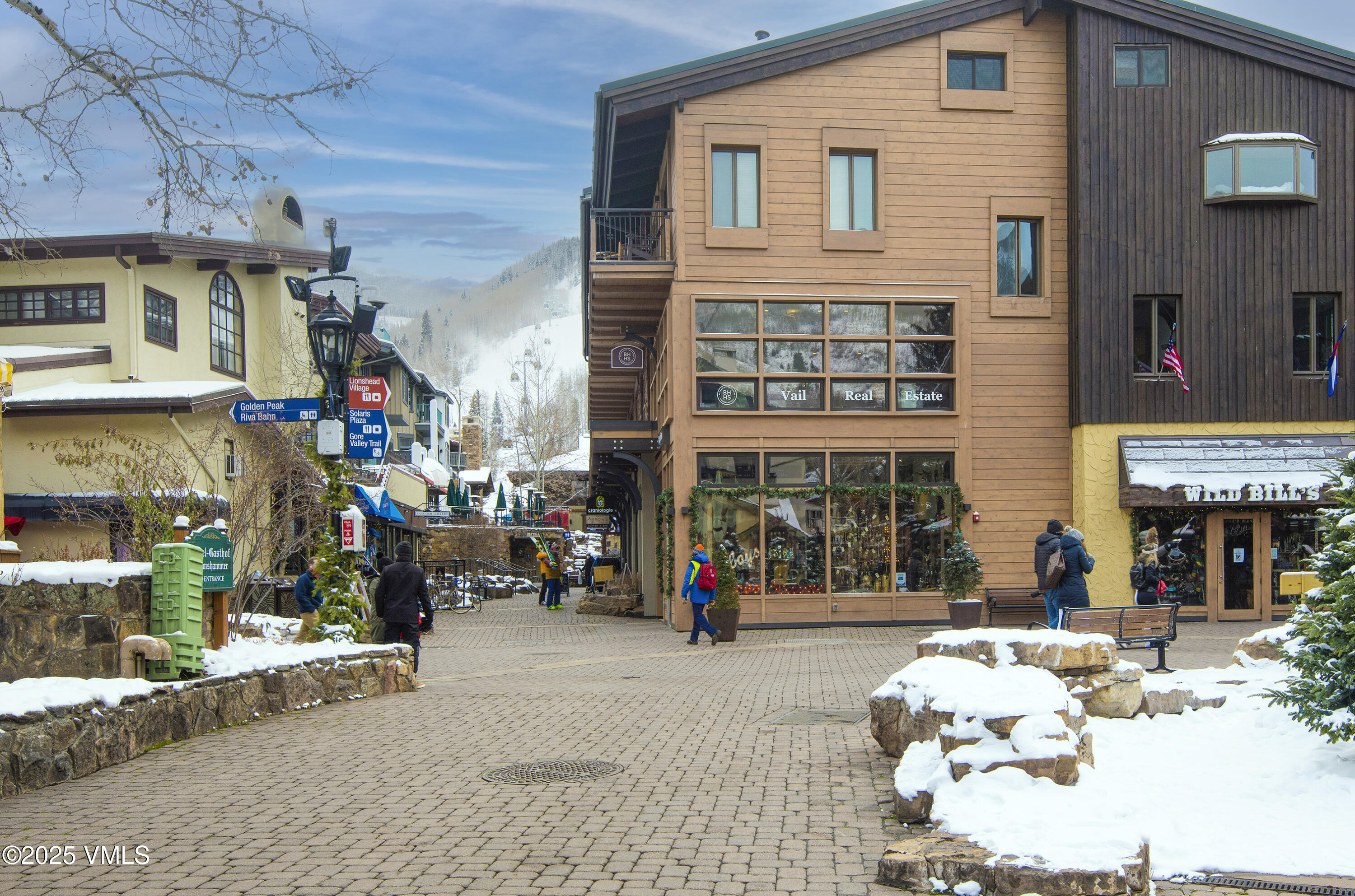 225 Wall Street, 303