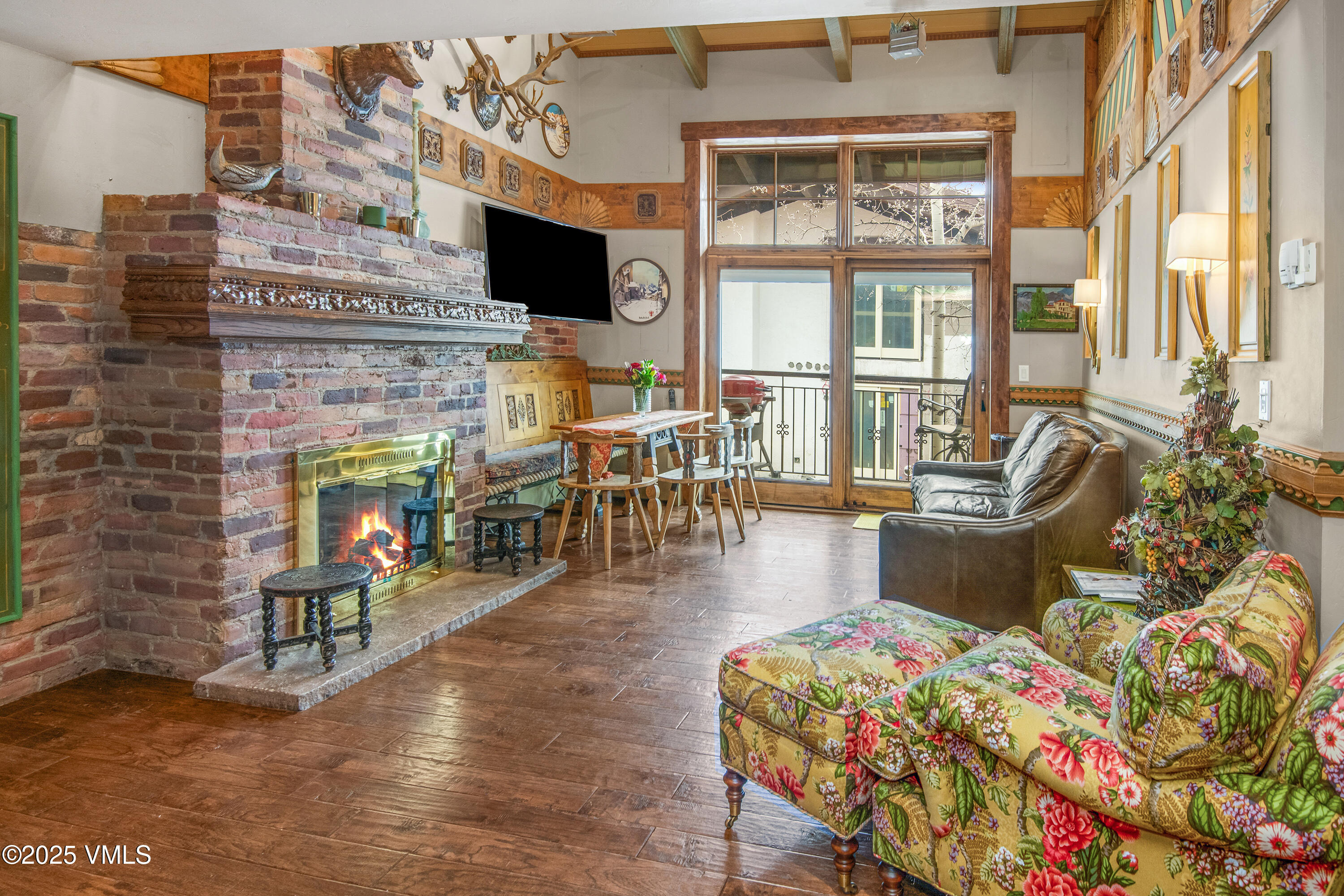 225 Wall Street, 303