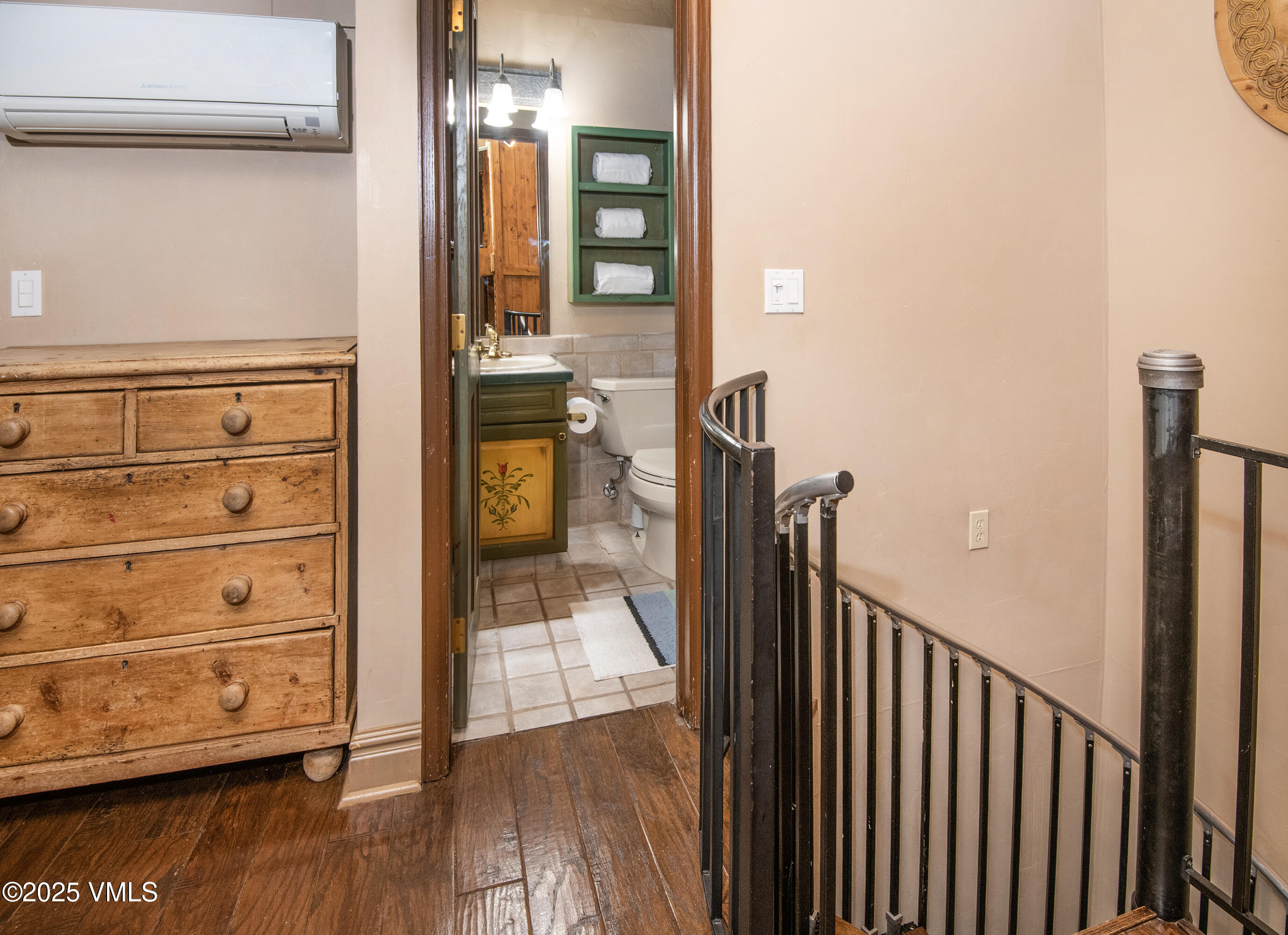 225 Wall Street, 303