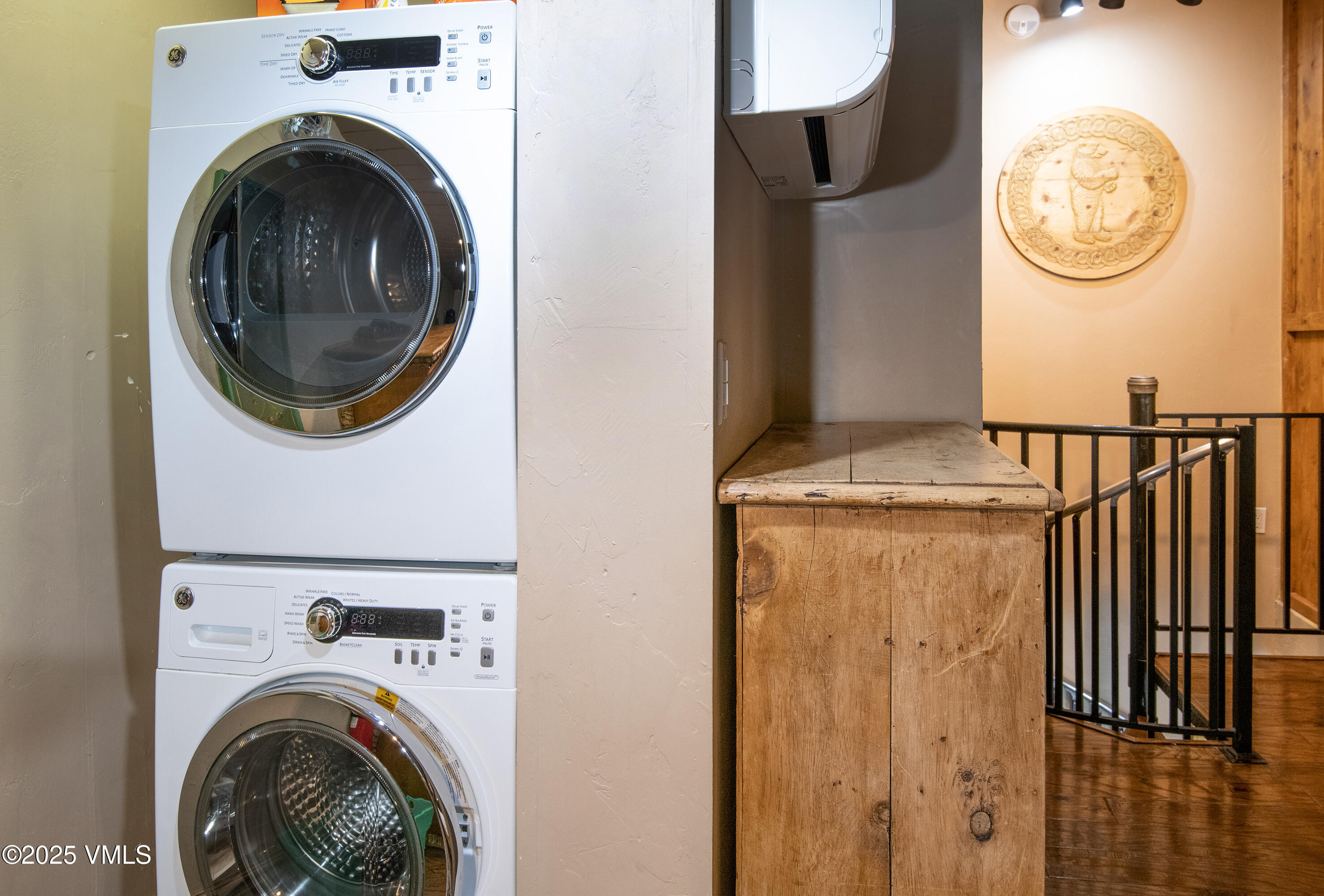 225 Wall Street, 303