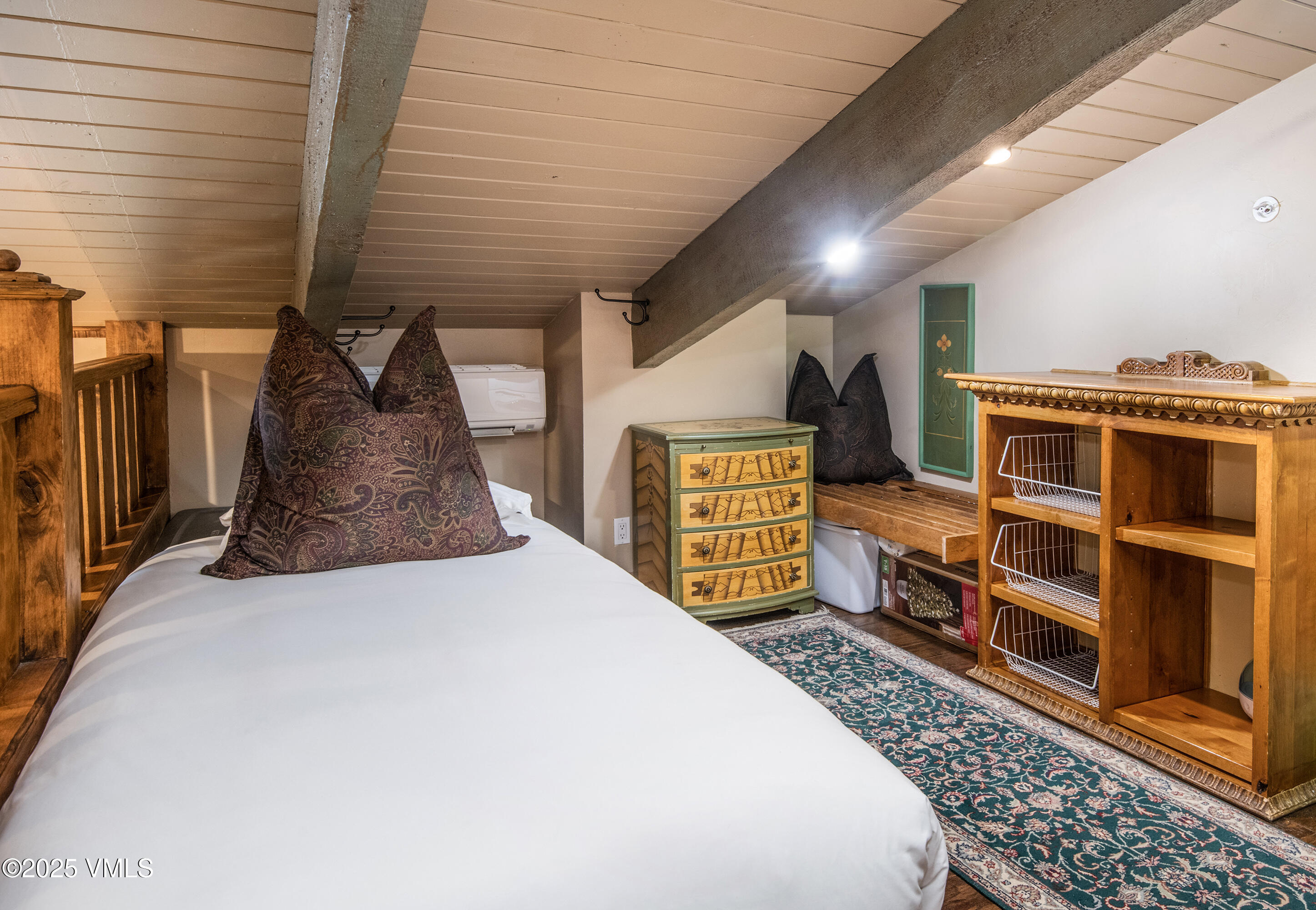 225 Wall Street, 303