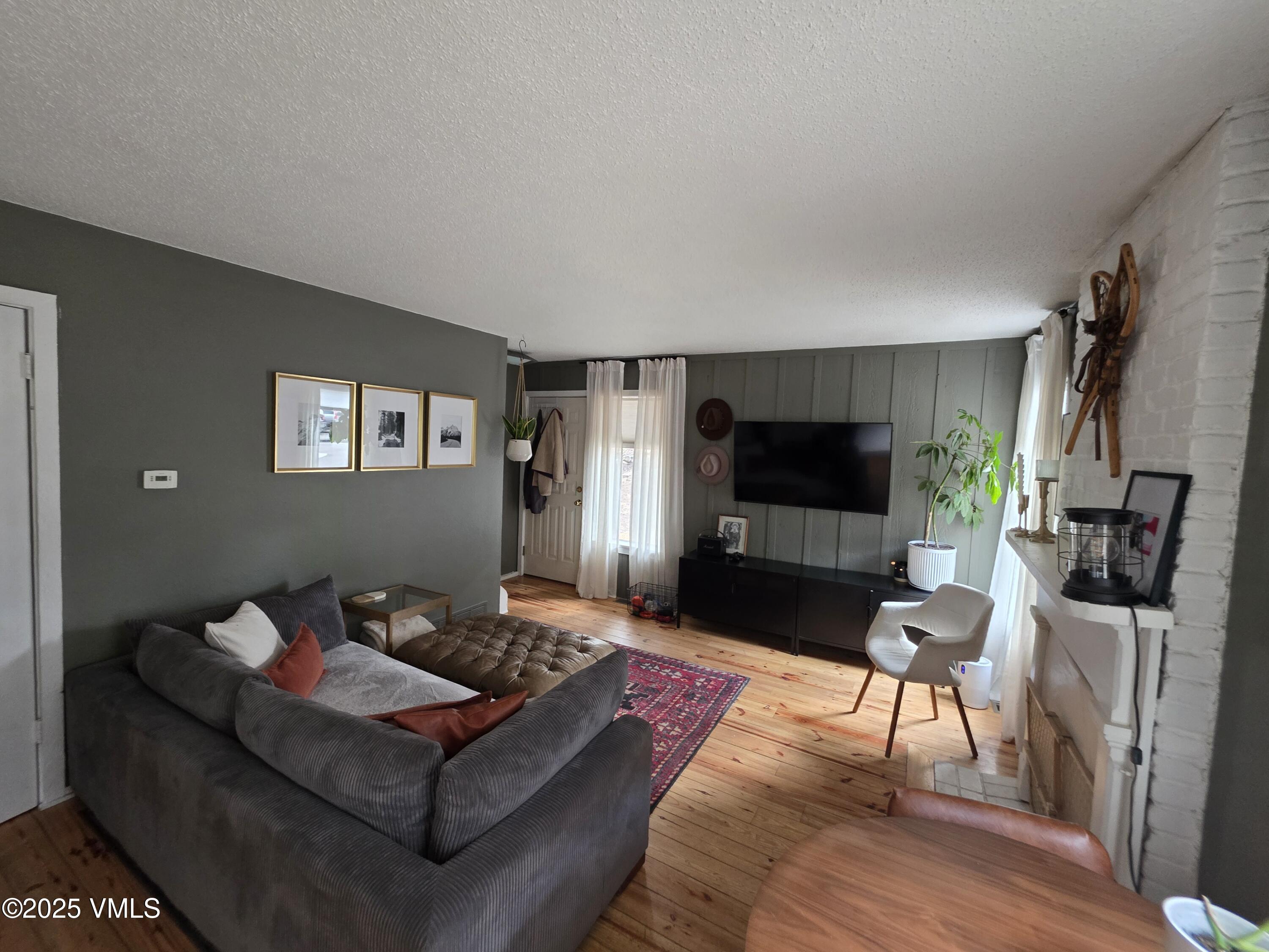 4200 Columbine Way, 1