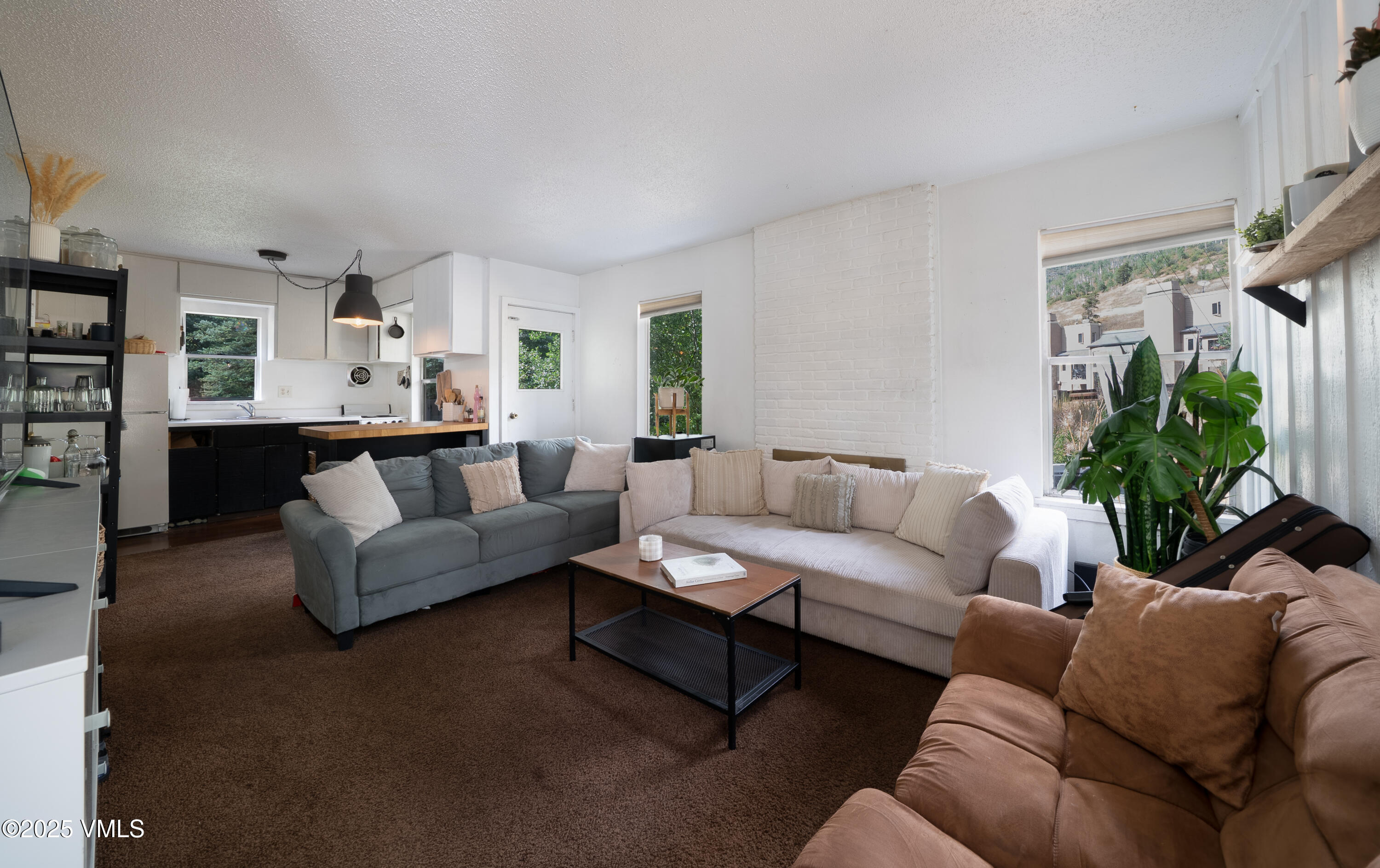 4200 Columbine Way, 2