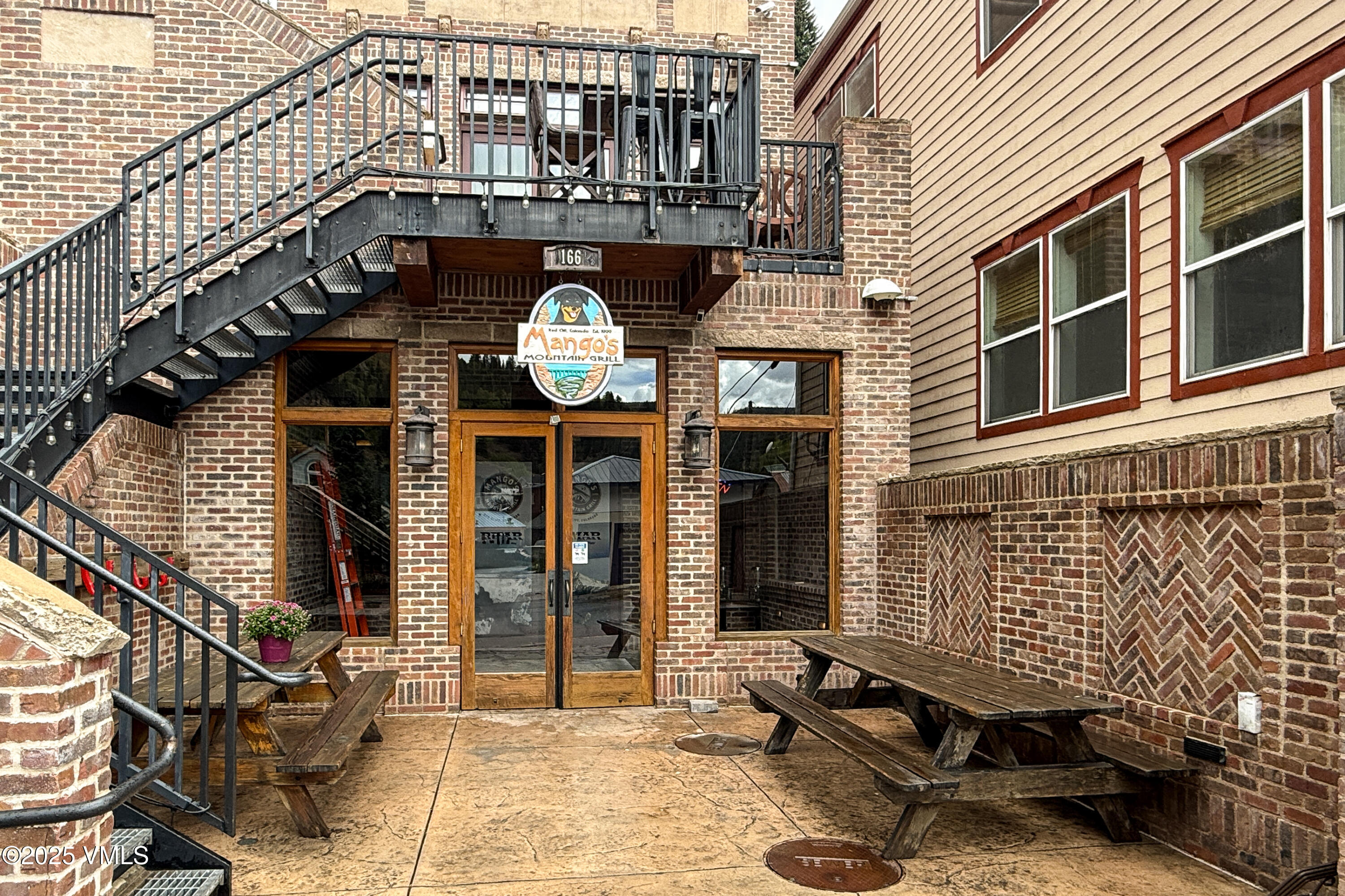 487 Eagle Street