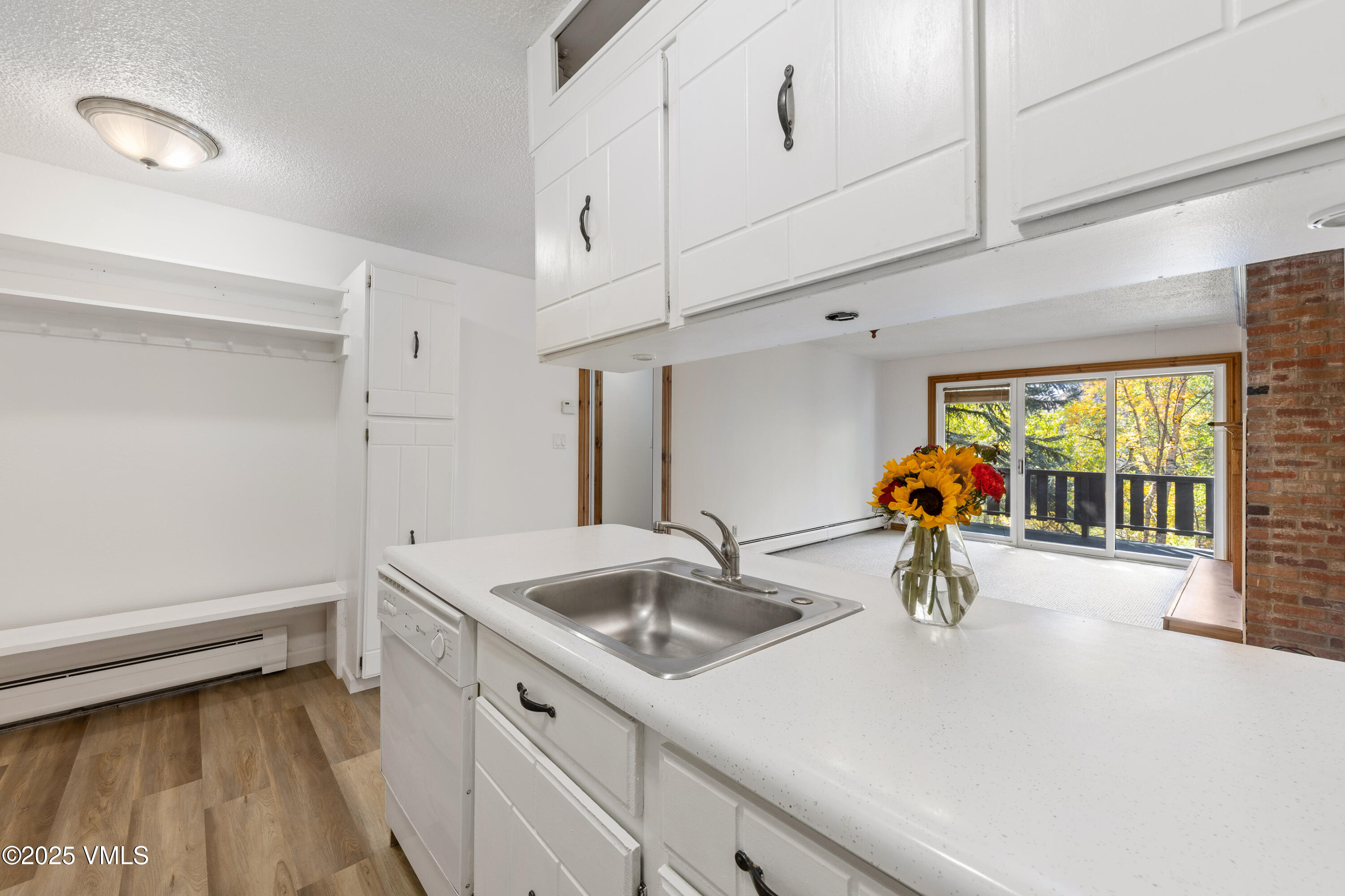 903 N Frontage Road W, 10