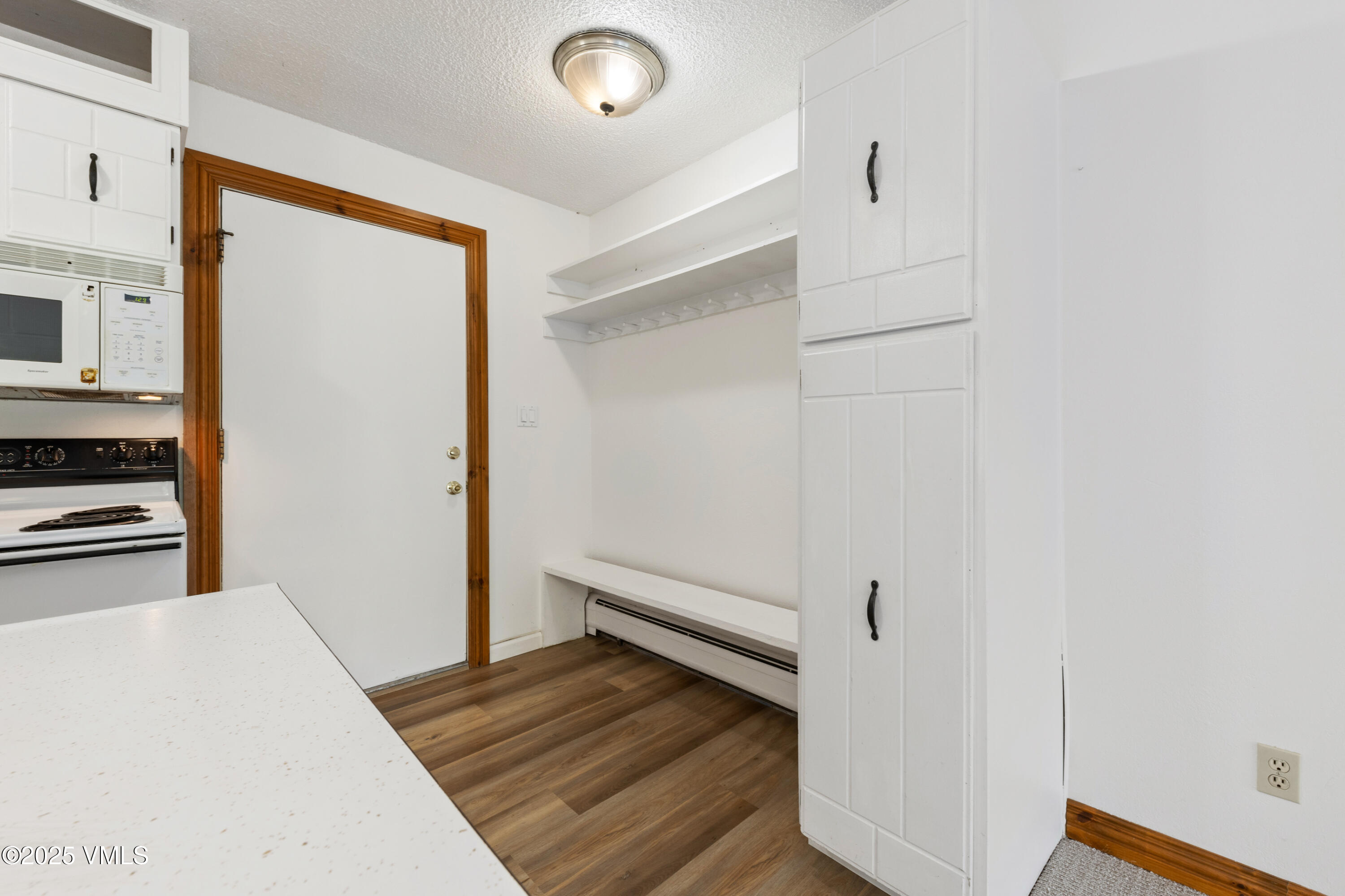 903 N Frontage Road W, 10