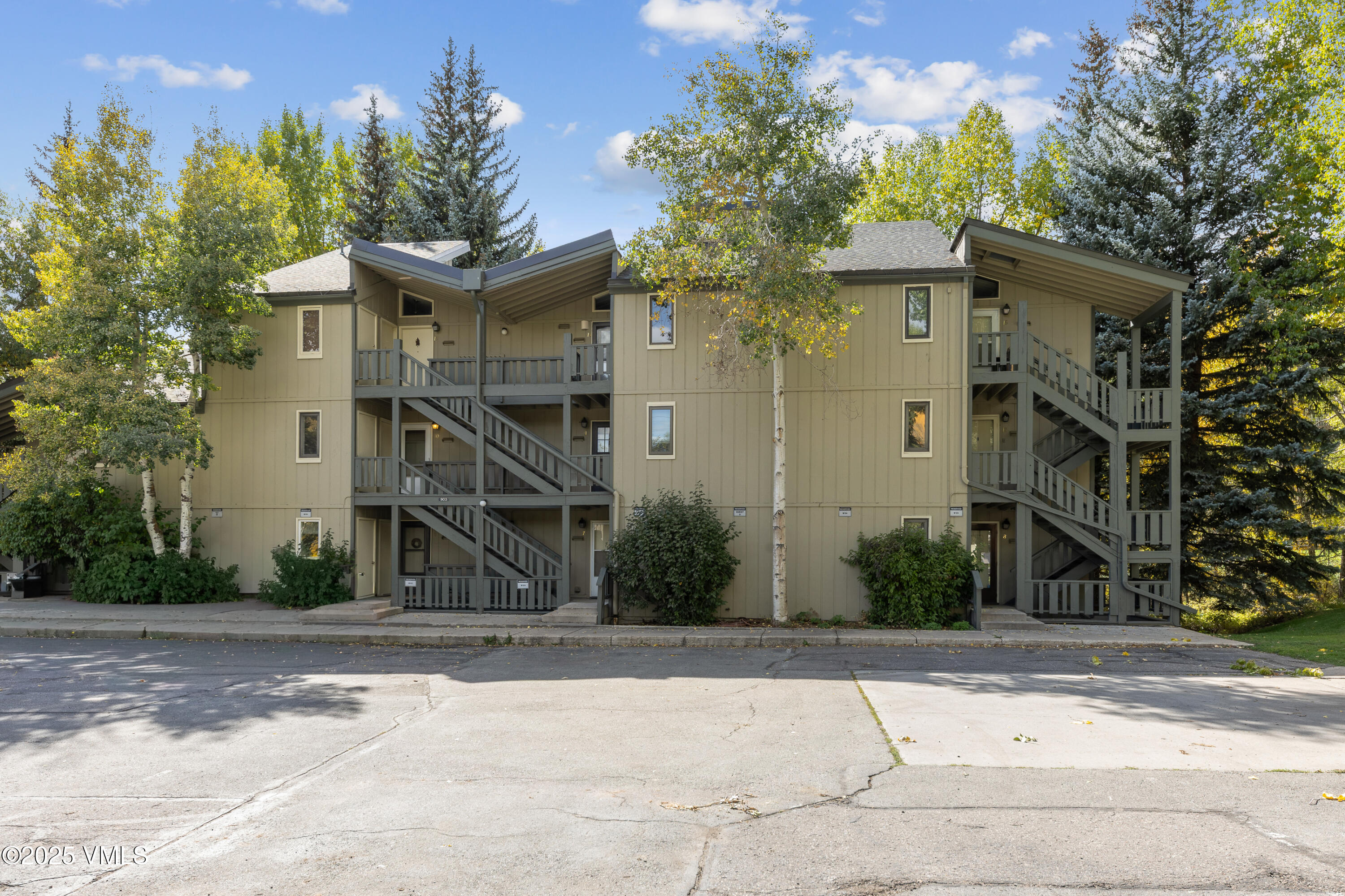 903 N Frontage Road W, 10