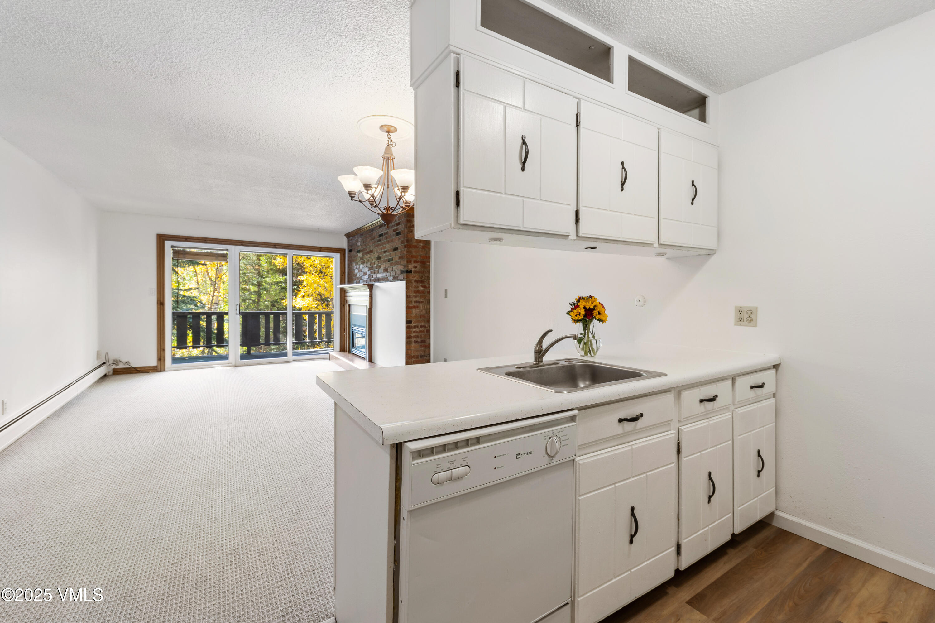 903 N Frontage Road W, 10