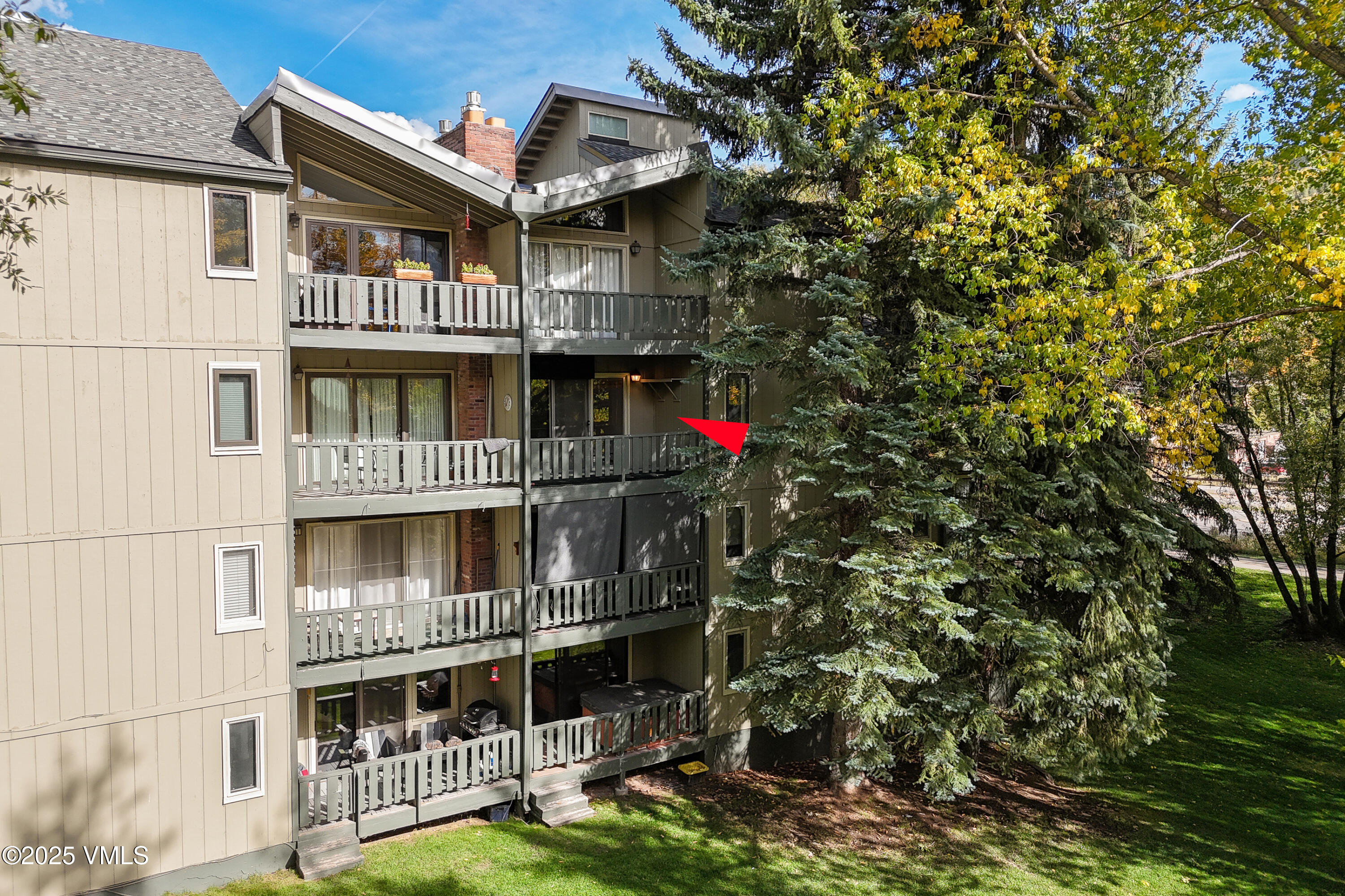 903 N Frontage Road W, 10