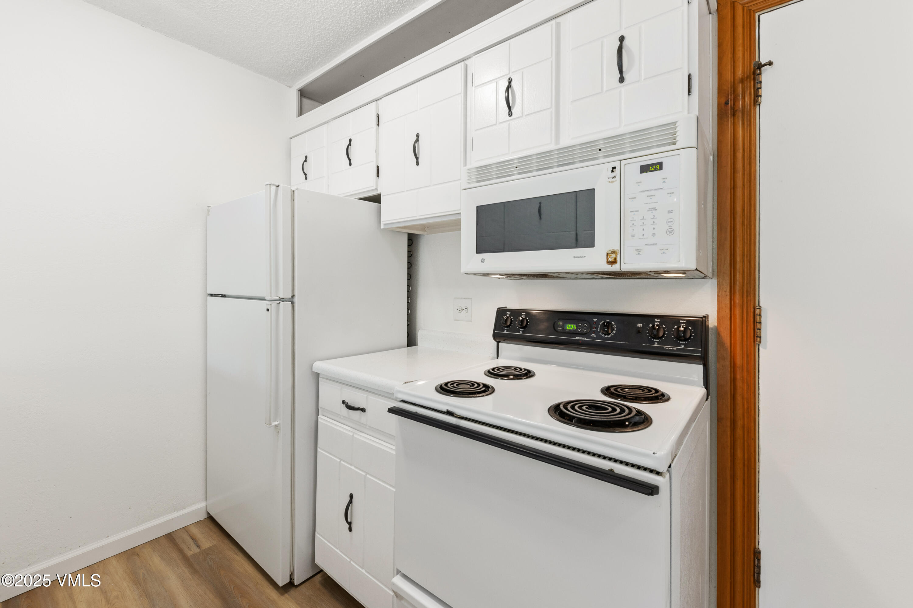 903 N Frontage Road W, 10