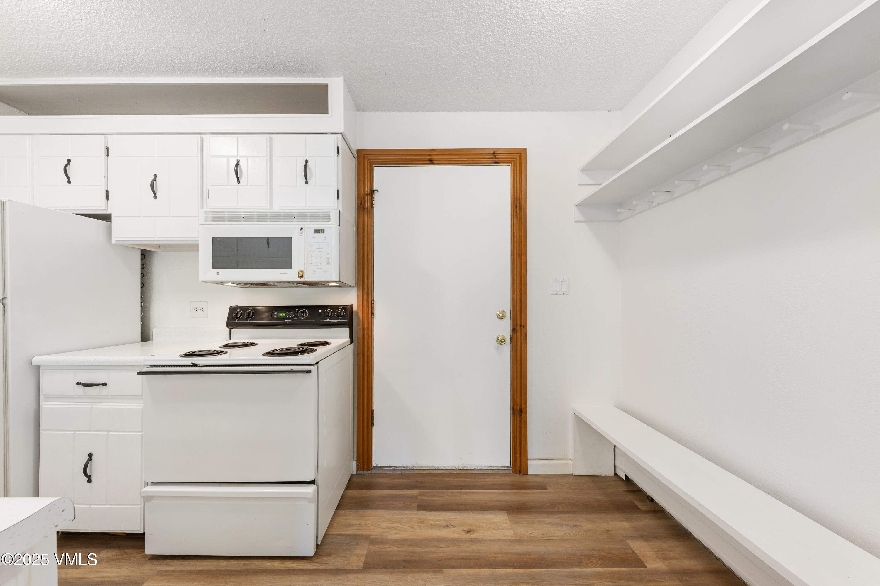 903 N Frontage Road W, 10