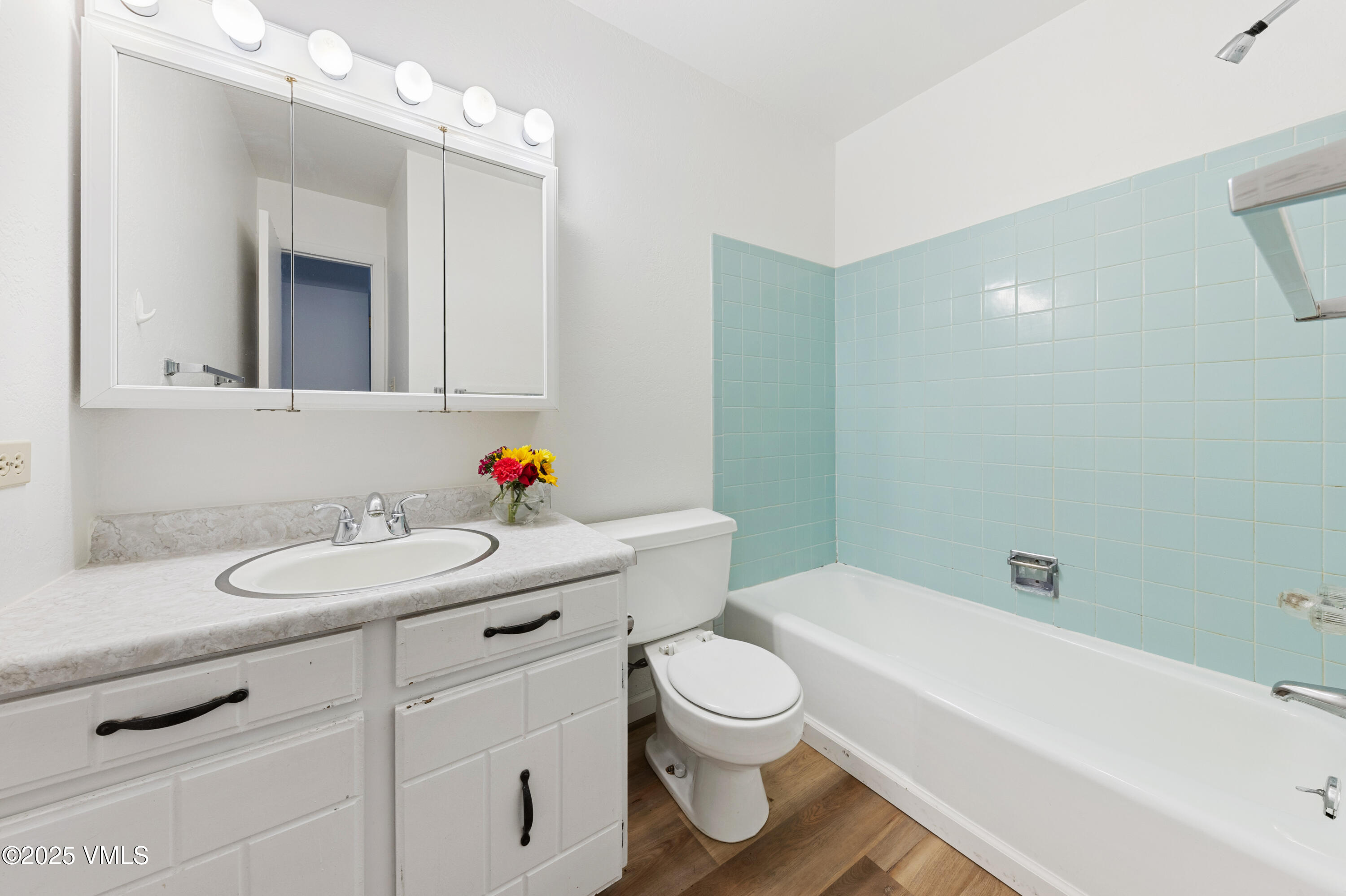 903 N Frontage Road W, 10