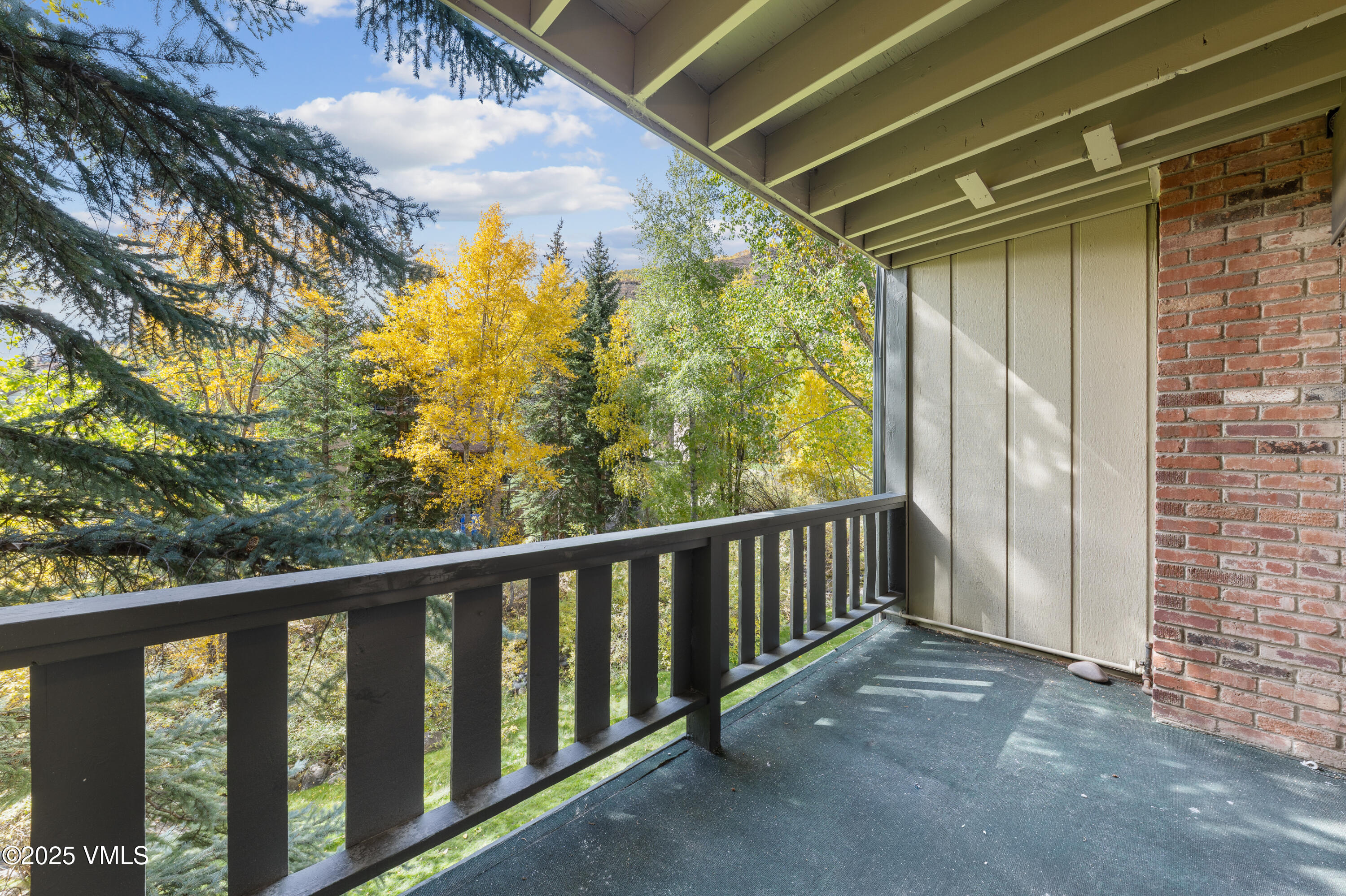 903 N Frontage Road W, 10