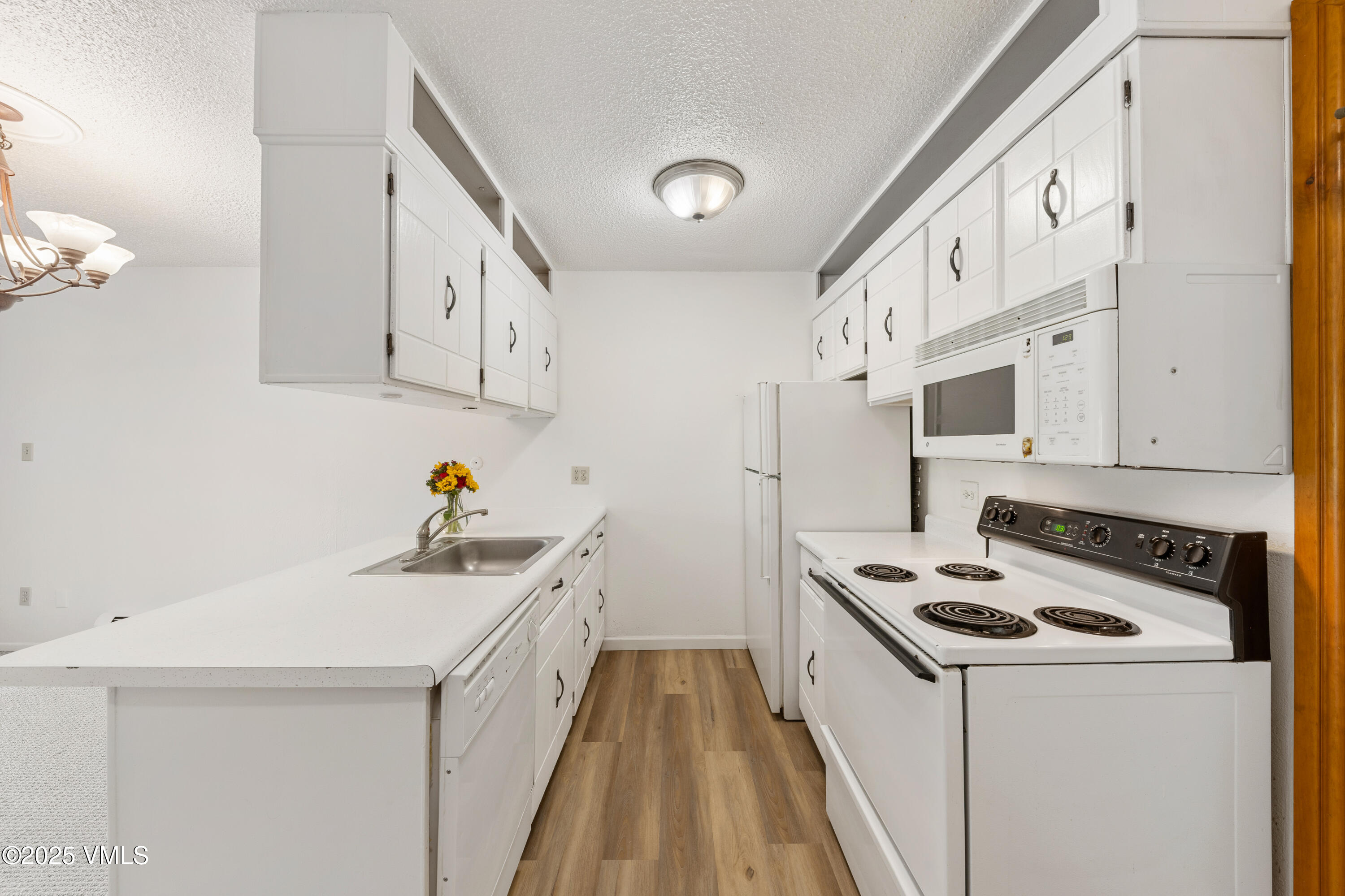 903 N Frontage Road W, 10