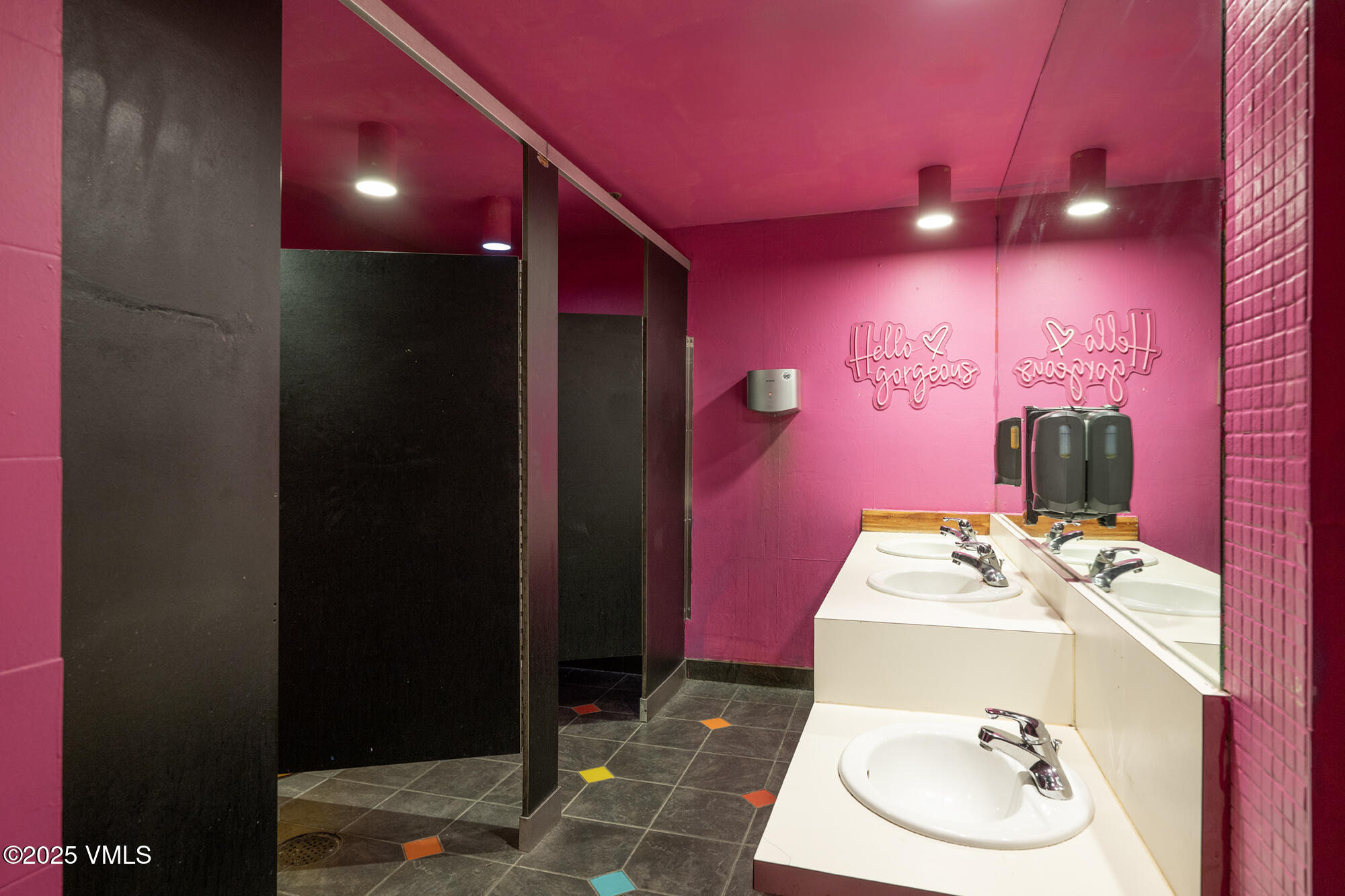 292 E Meadow Drive, 1