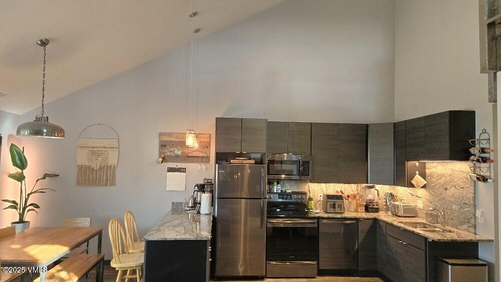 1120 Chambers Avenue 4