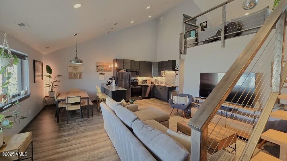 1120 Chambers Avenue 4