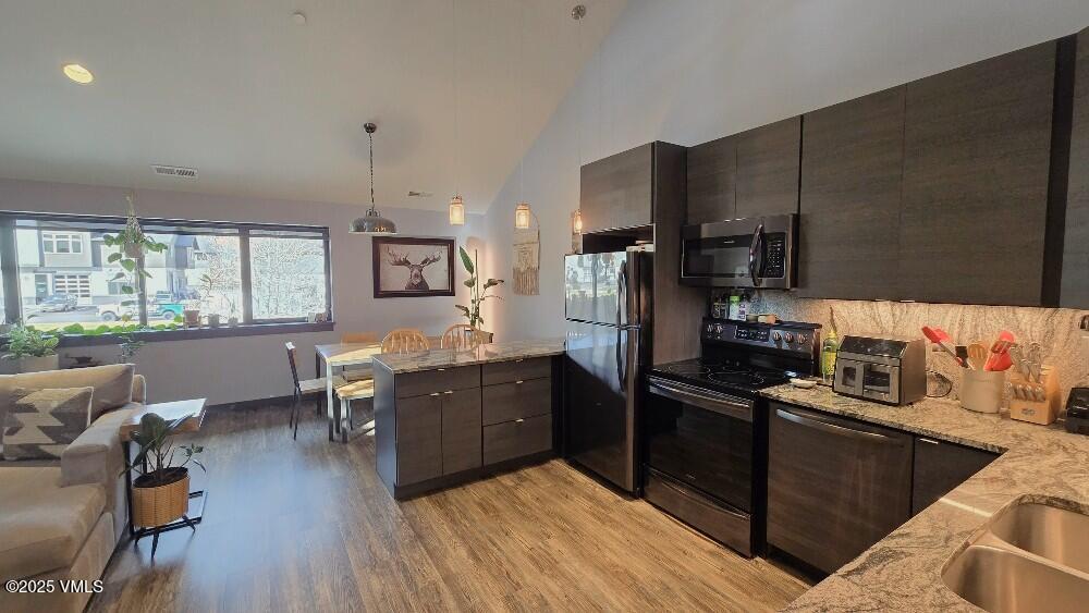 1120 Chambers Avenue 4