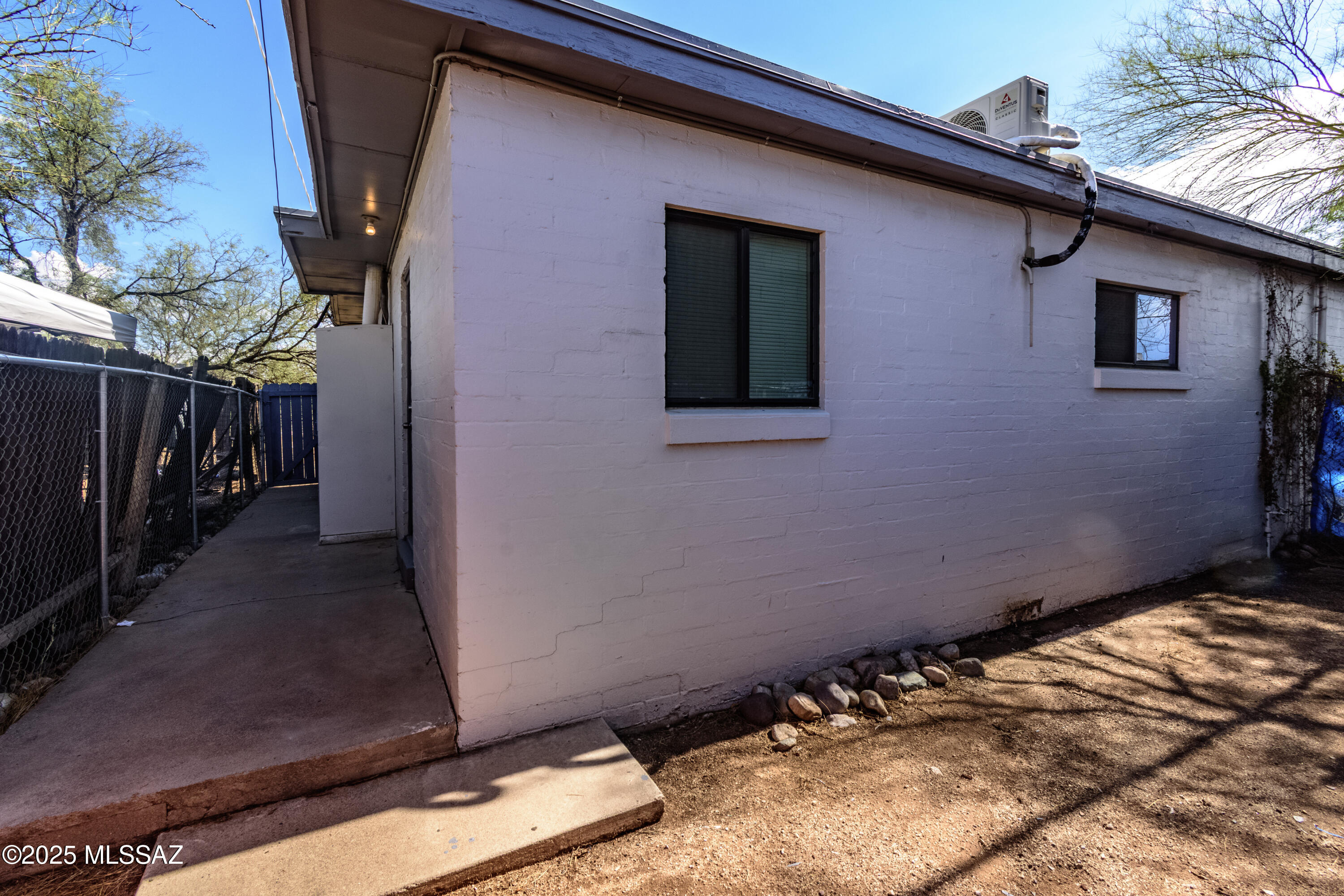 5037&5039 E 1st Street