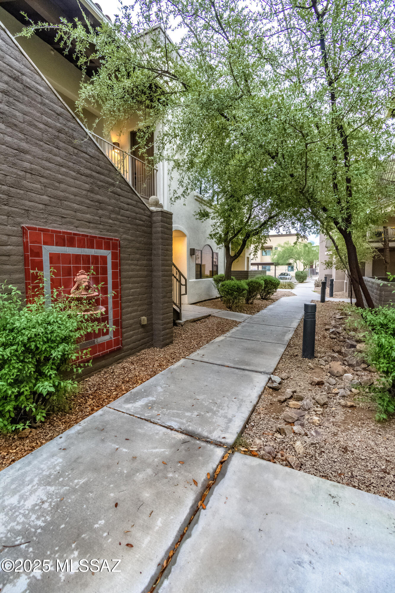 2010 E River Road Unit: UNIT 102