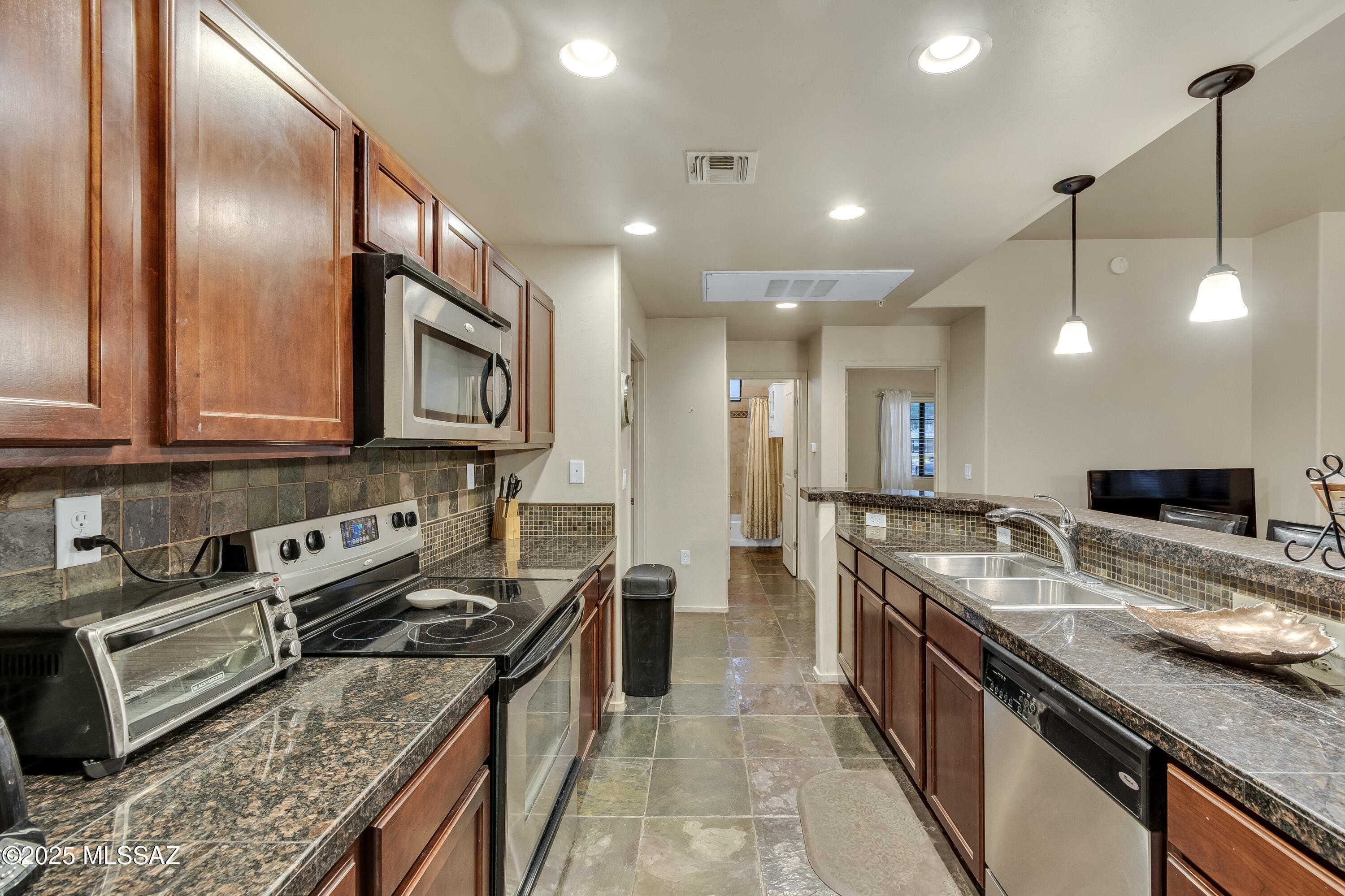 2010 E River Road Unit: UNIT 102