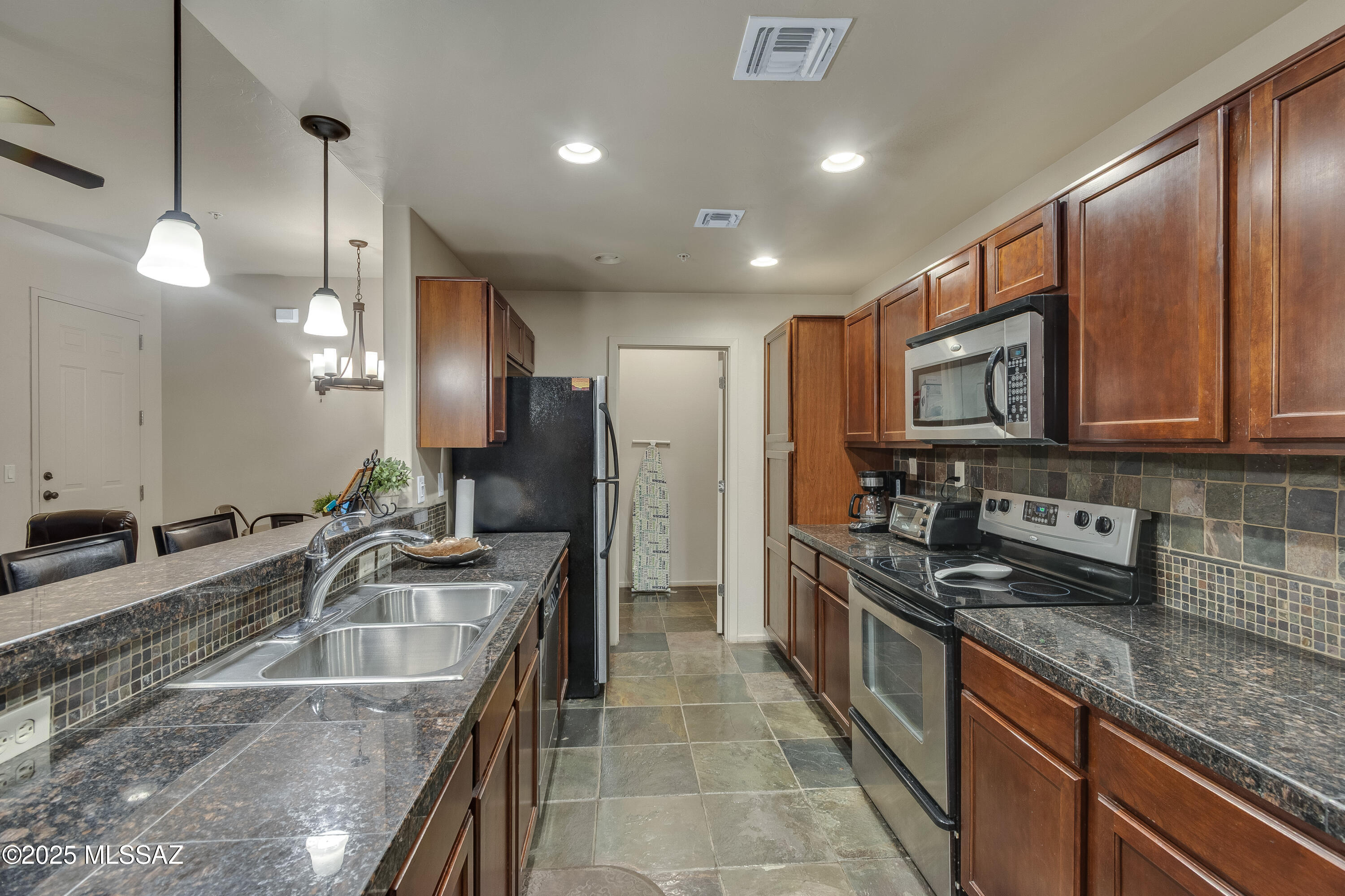 2010 E River Road Unit: UNIT 102