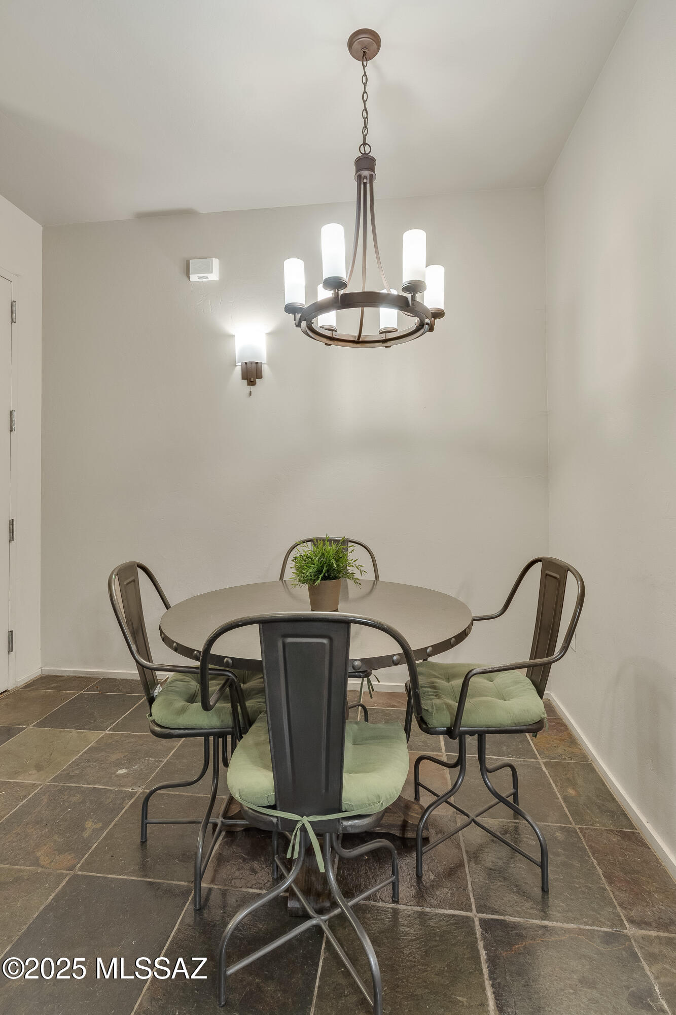2010 E River Road Unit: UNIT 102