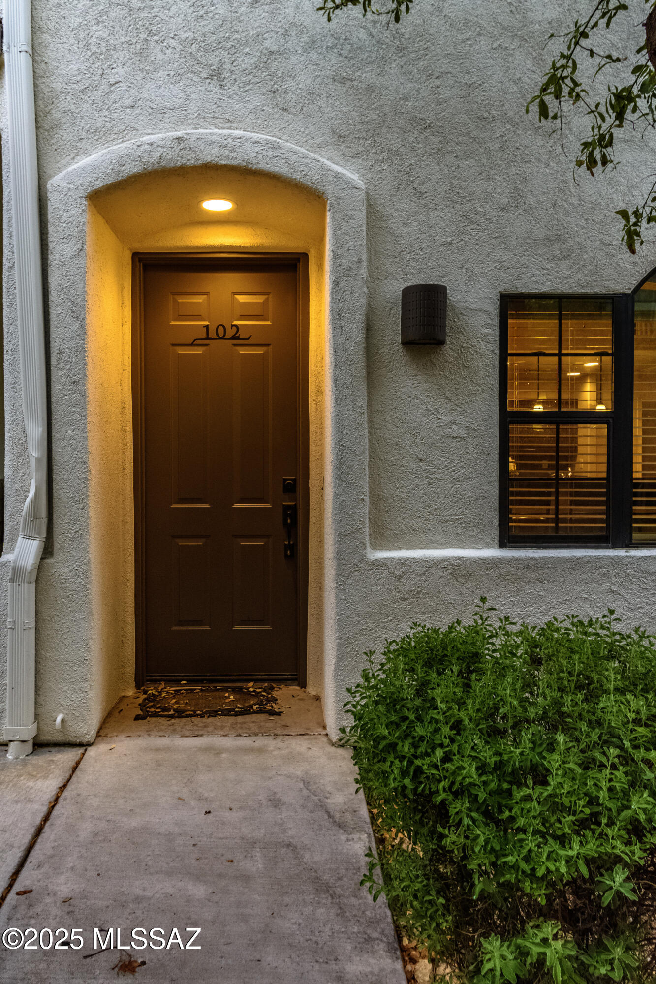 2010 E River Road Unit: UNIT 102