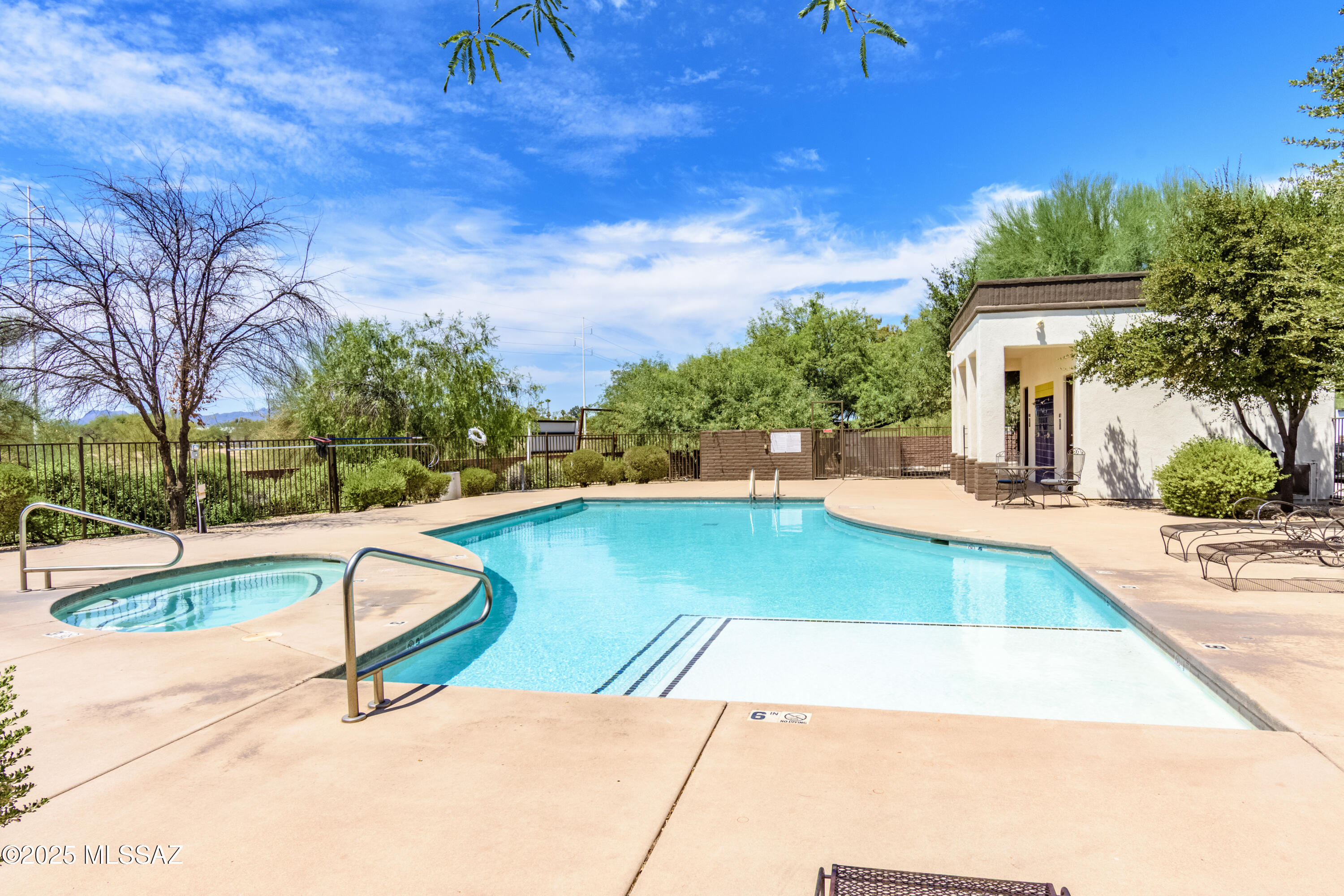 2010 E River Road Unit: UNIT 102
