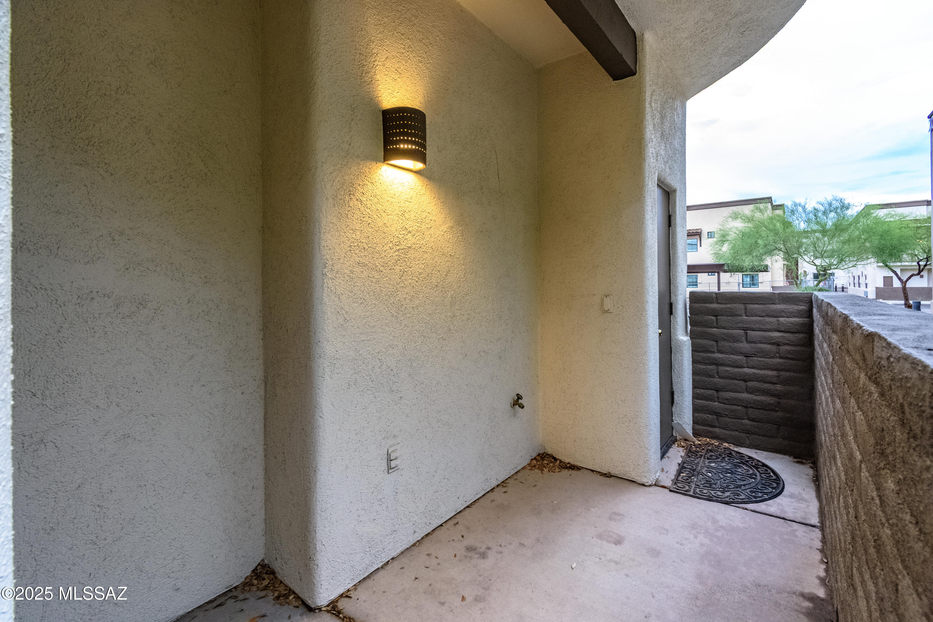 2010 E River Road Unit: UNIT 102