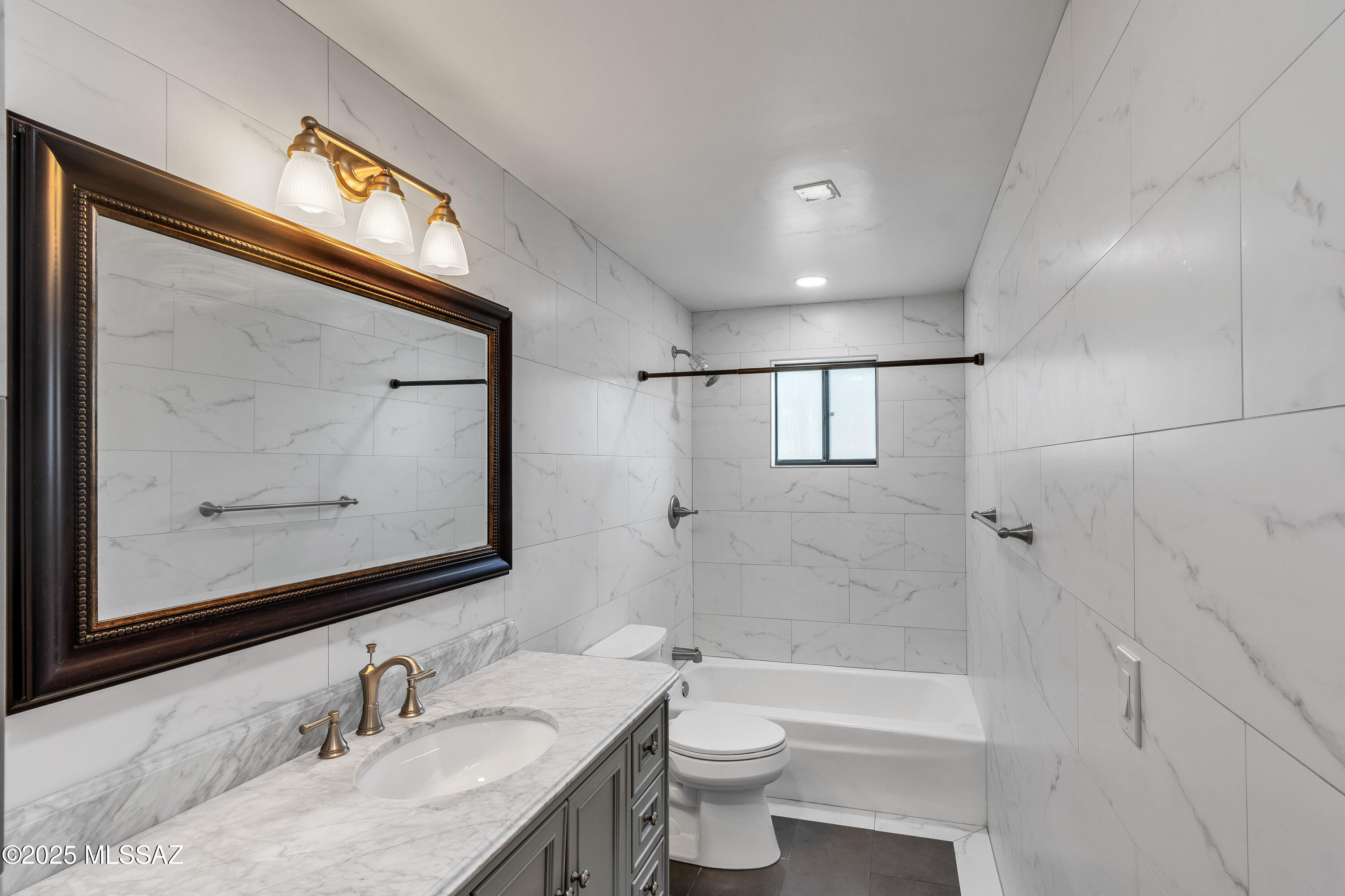 4609 E Bermuda Street