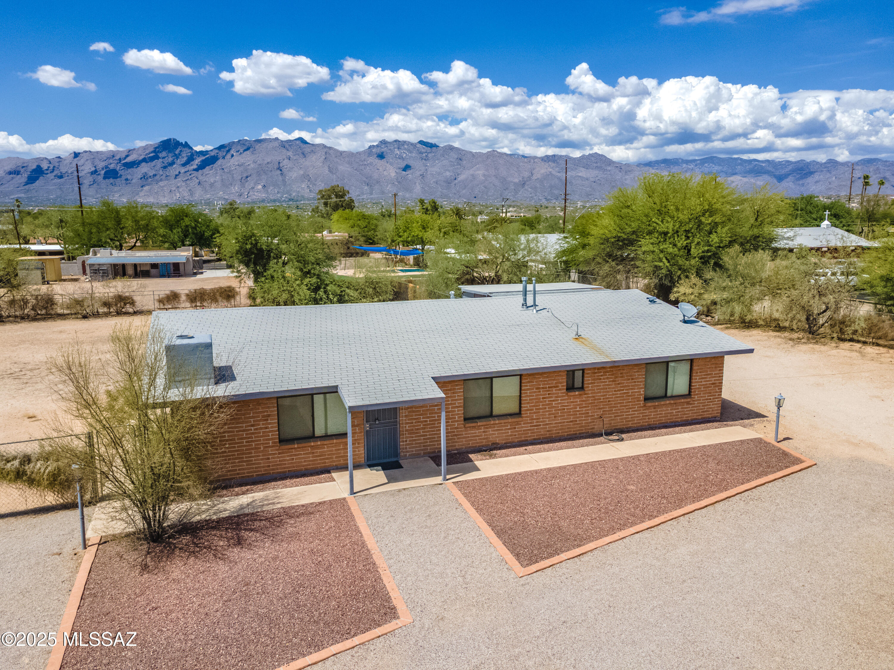 4609 E Bermuda Street