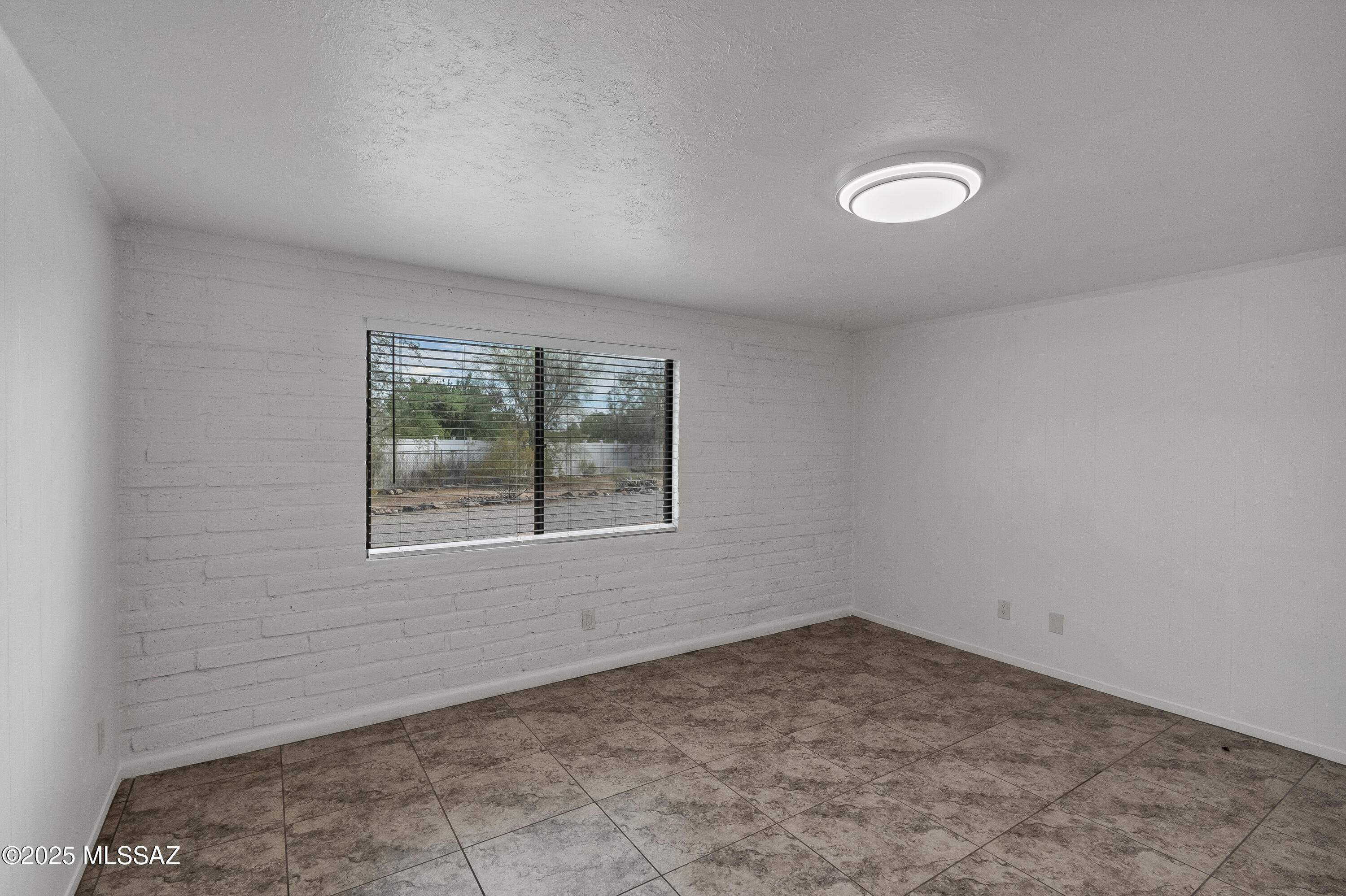 4609 E Bermuda Street