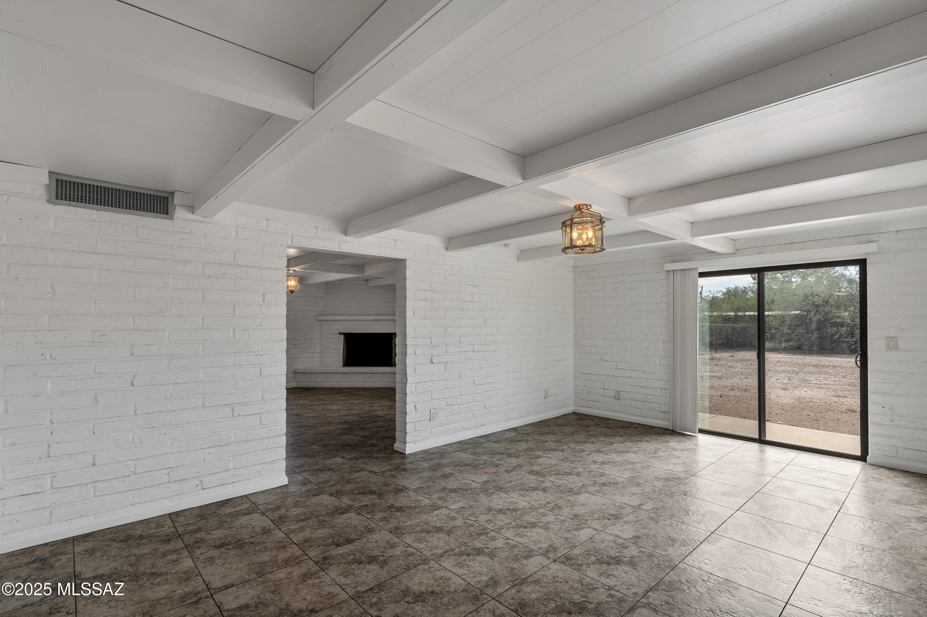 4609 E Bermuda Street