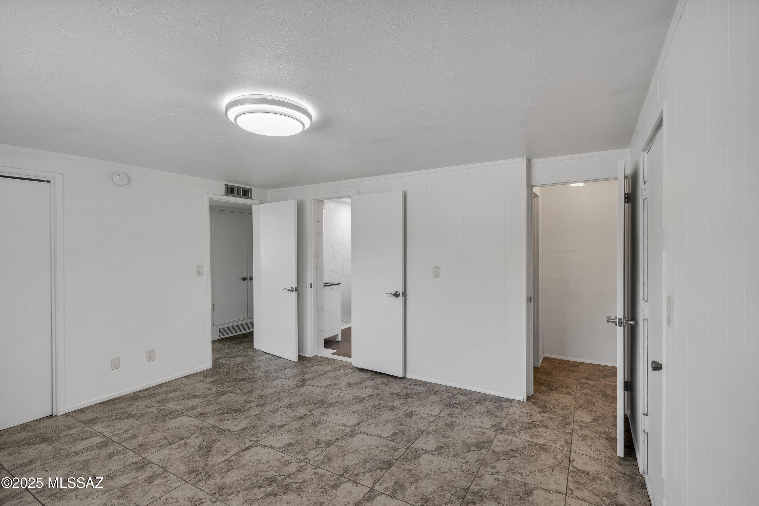 4609 E Bermuda Street