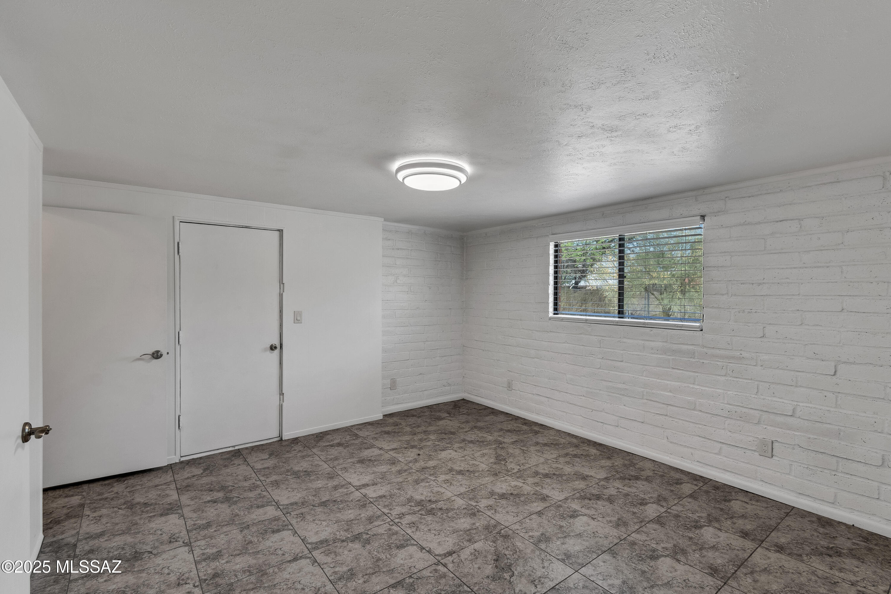 4609 E Bermuda Street