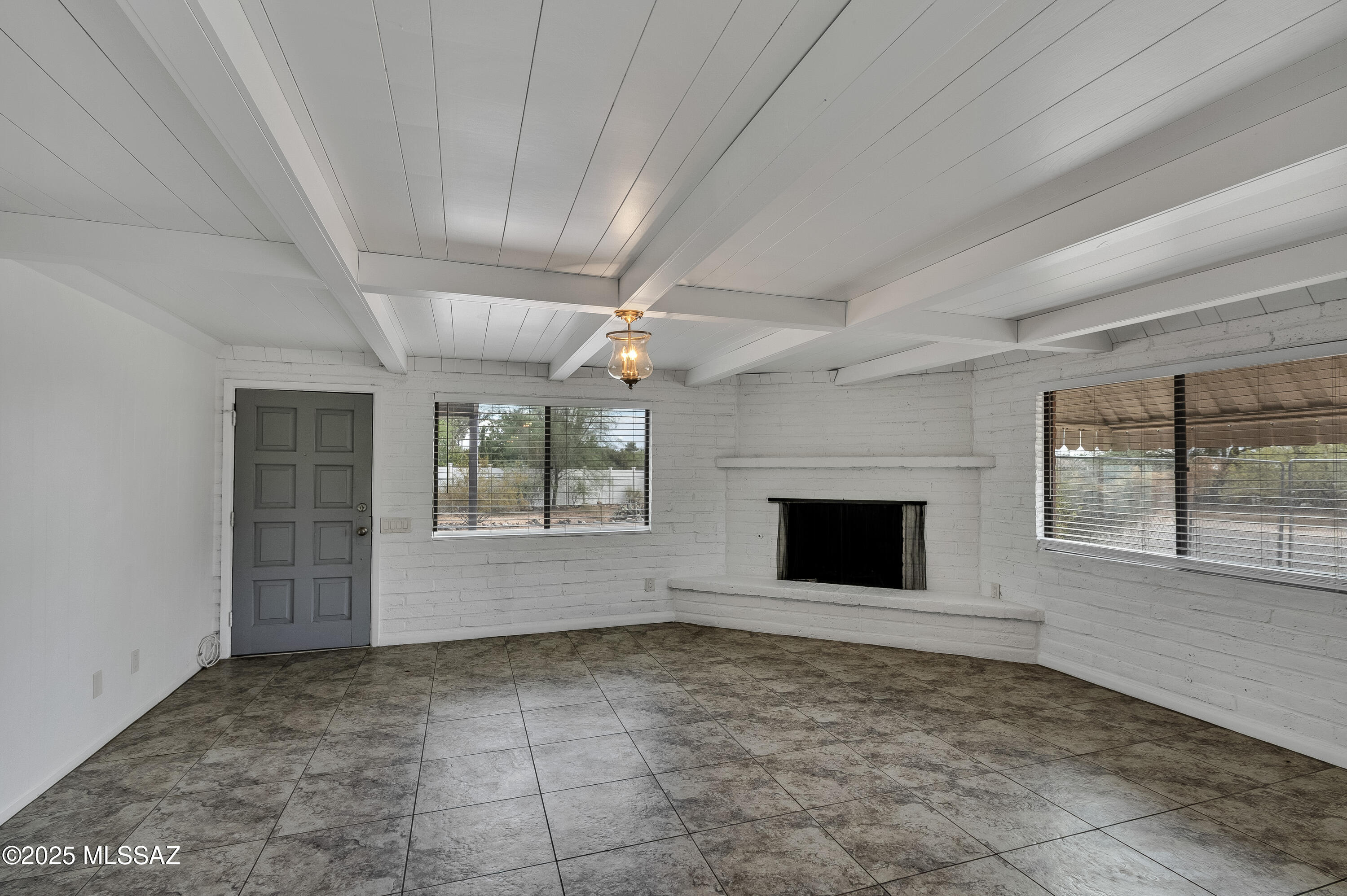 4609 E Bermuda Street