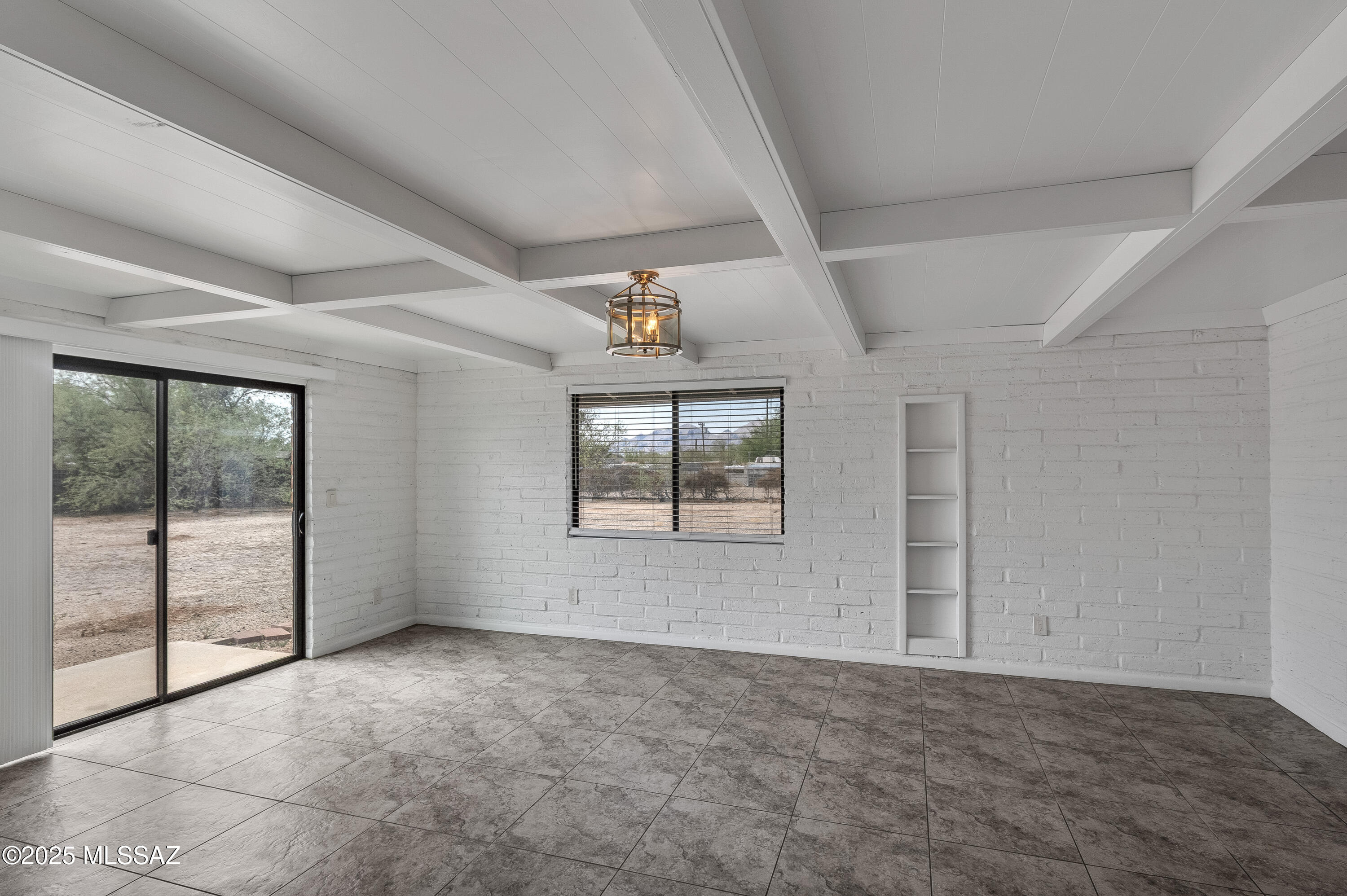 4609 E Bermuda Street