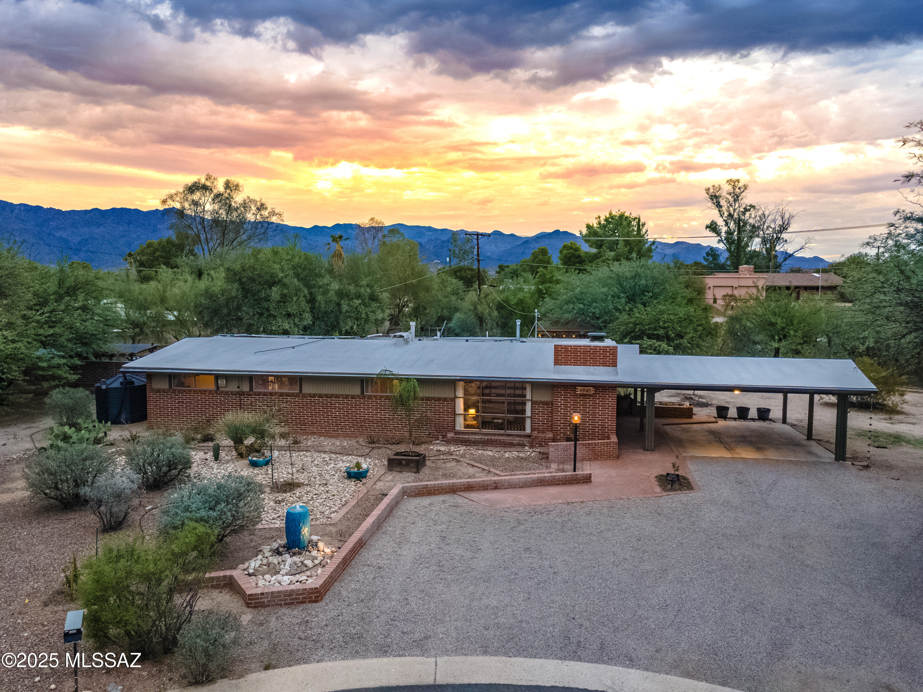 6945 E Arrowhead Place