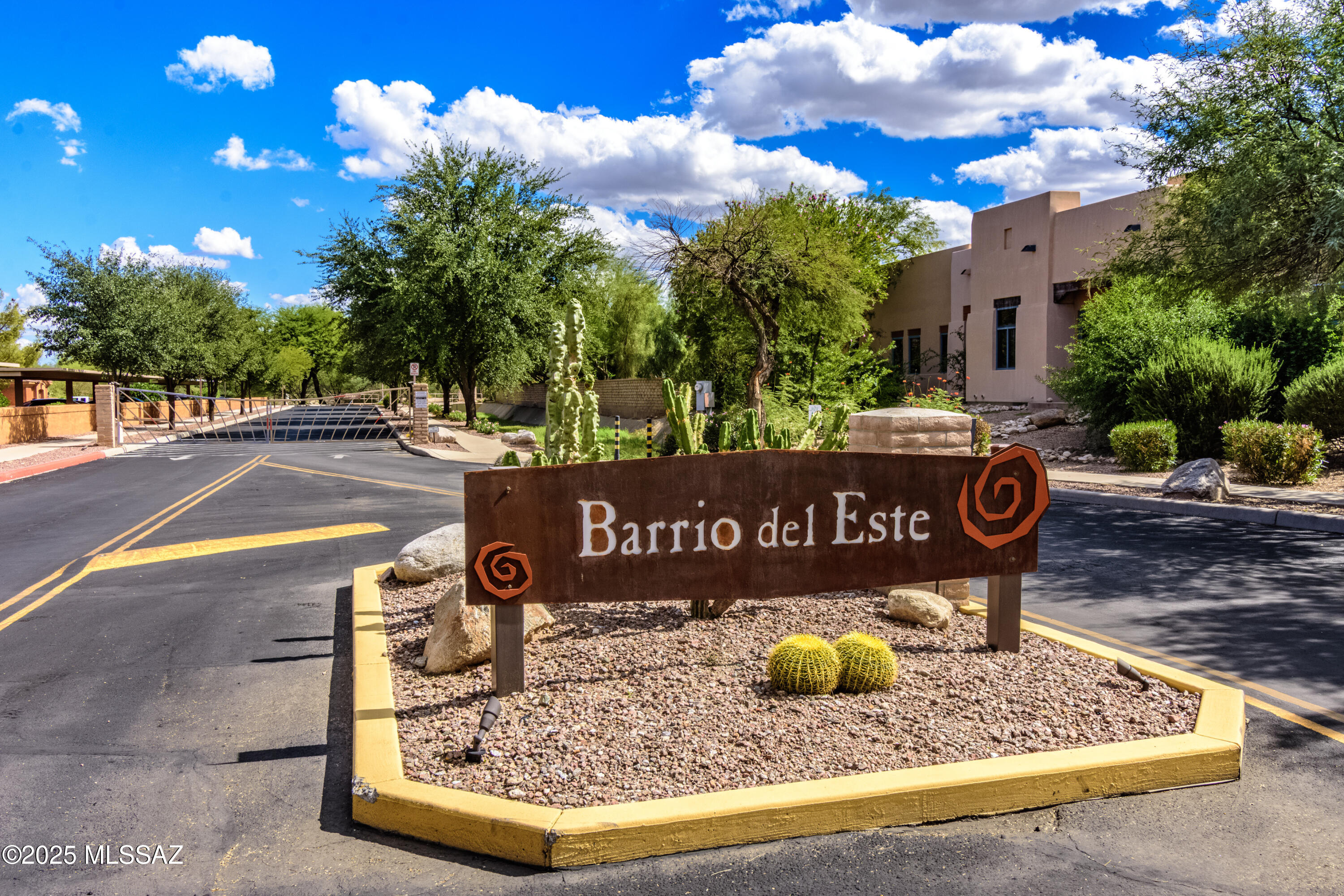 3162 N Placita Agua Caliente