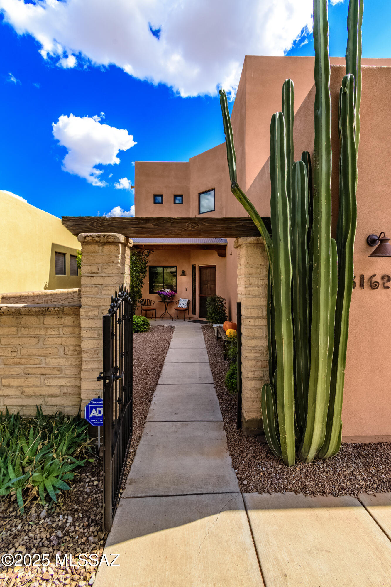 3162 N Placita Agua Caliente