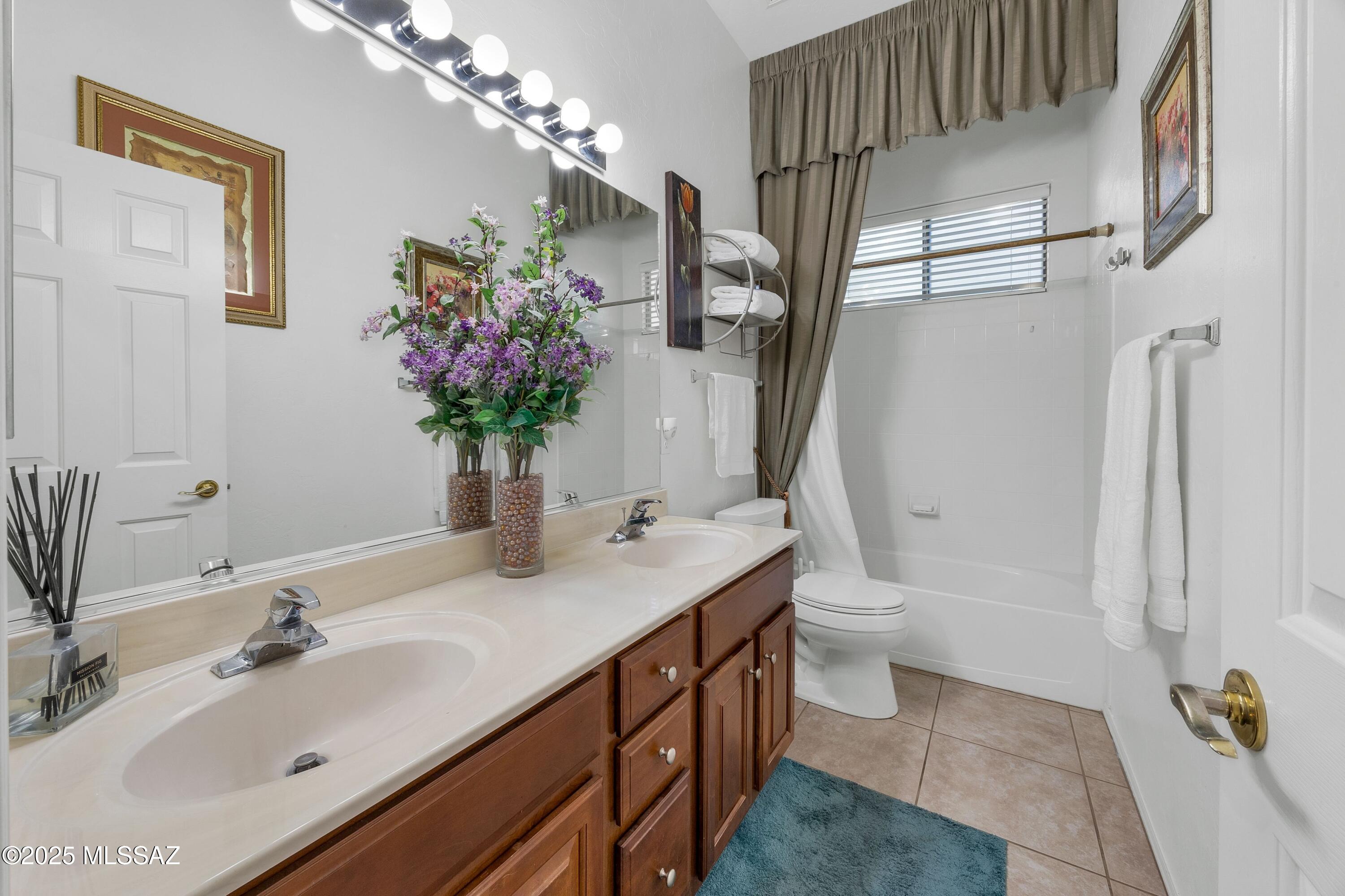 1798 S Sunlit Sand Place