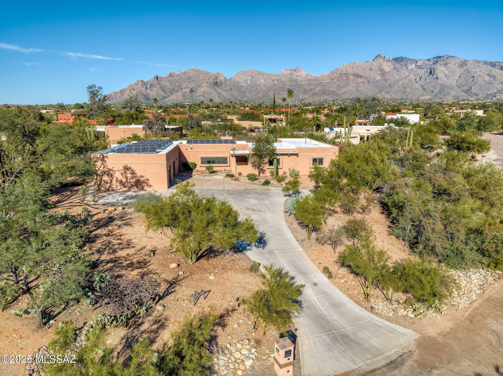 5671 N Placita Stilbayo