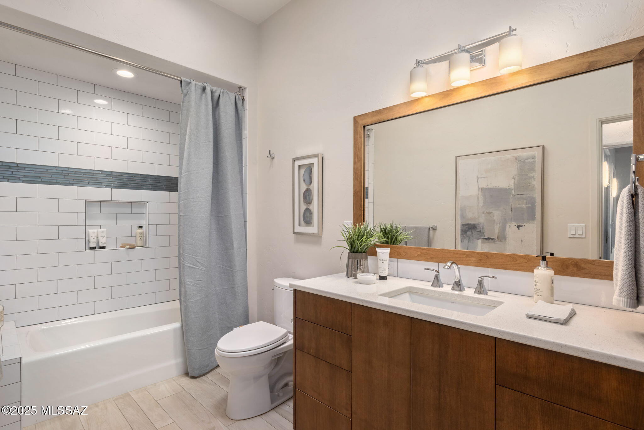 5671 N Placita Stilbayo