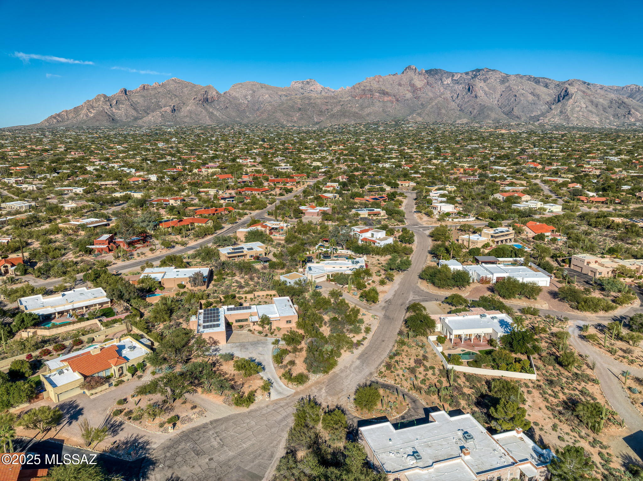 5671 N Placita Stilbayo